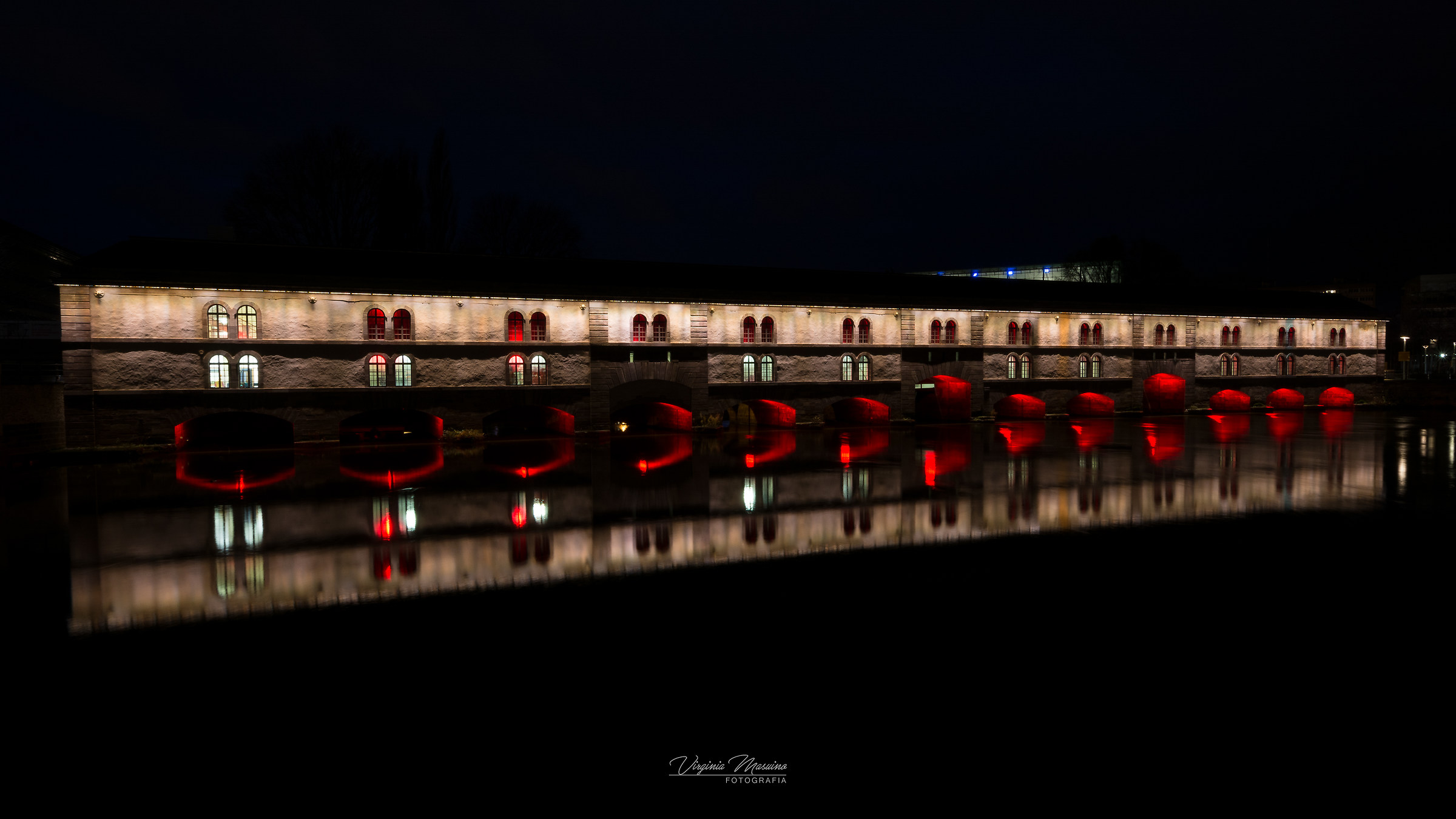 Strasbourgo si tinge di rosso