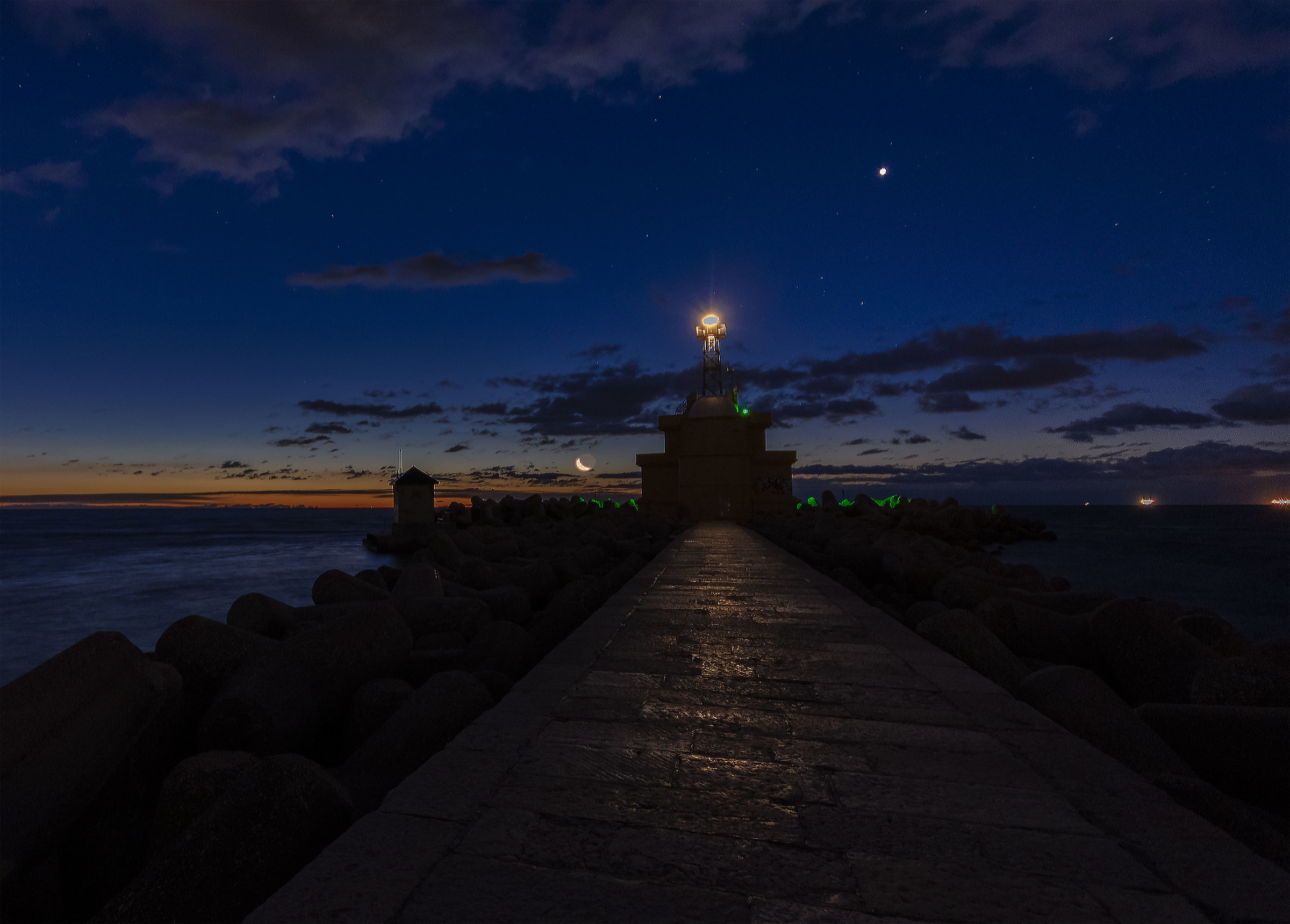 Ultimo quarto di luna al faro di Punta Sabbioni