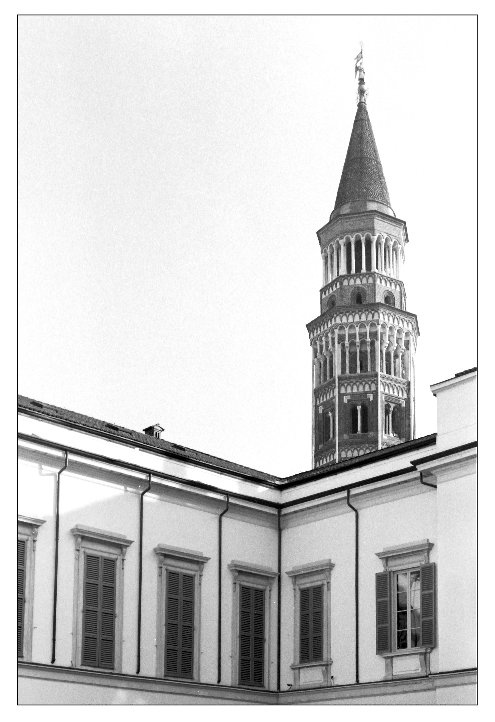 Campanile delle ore, primo orologio pubblico al Mondo.