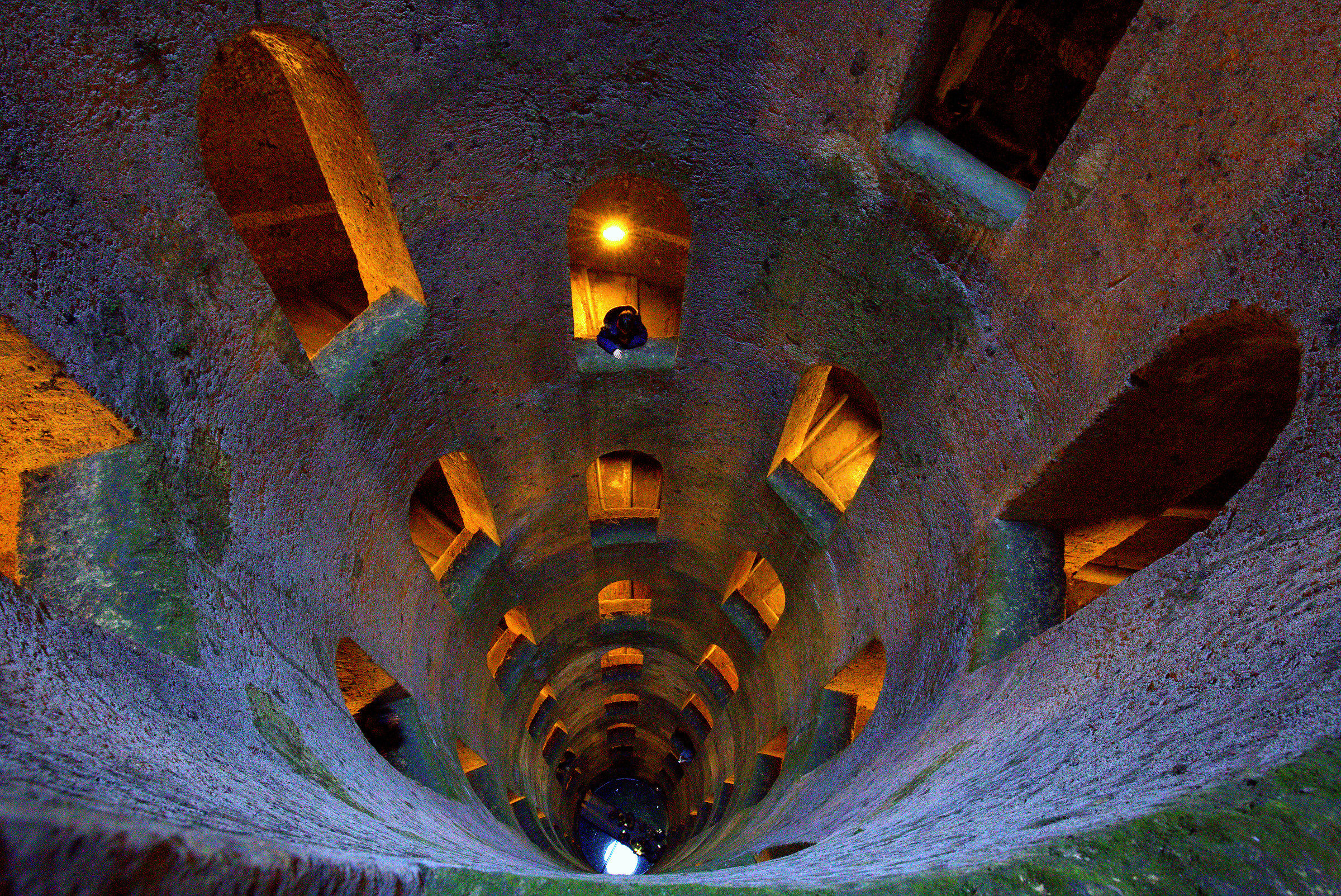Orvieto, il pozzo di San Patrizio da su...