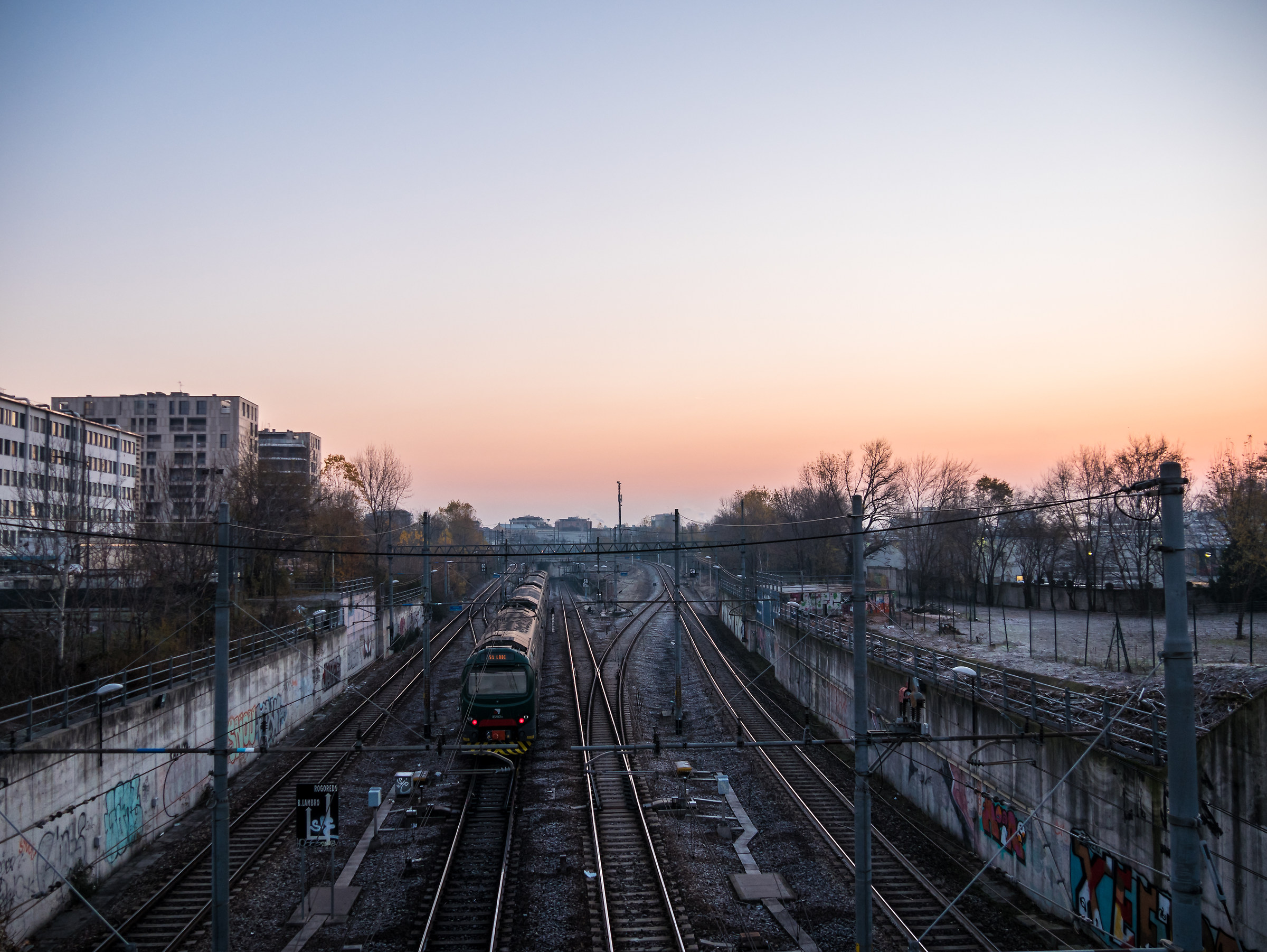Train at dawn-Milan