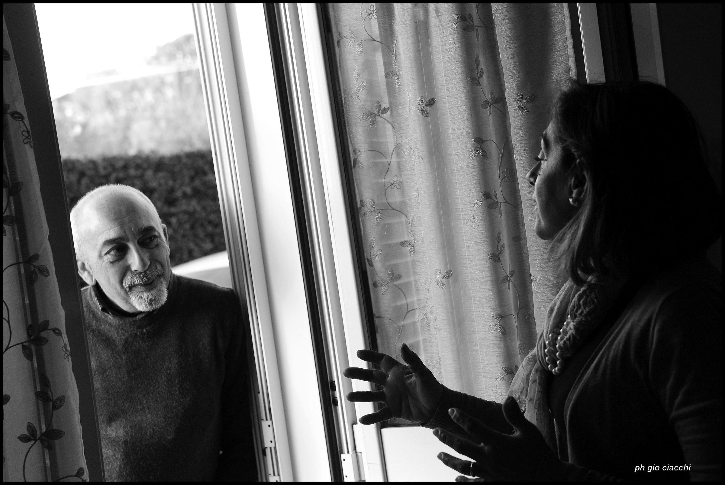 The gestures of a meeting