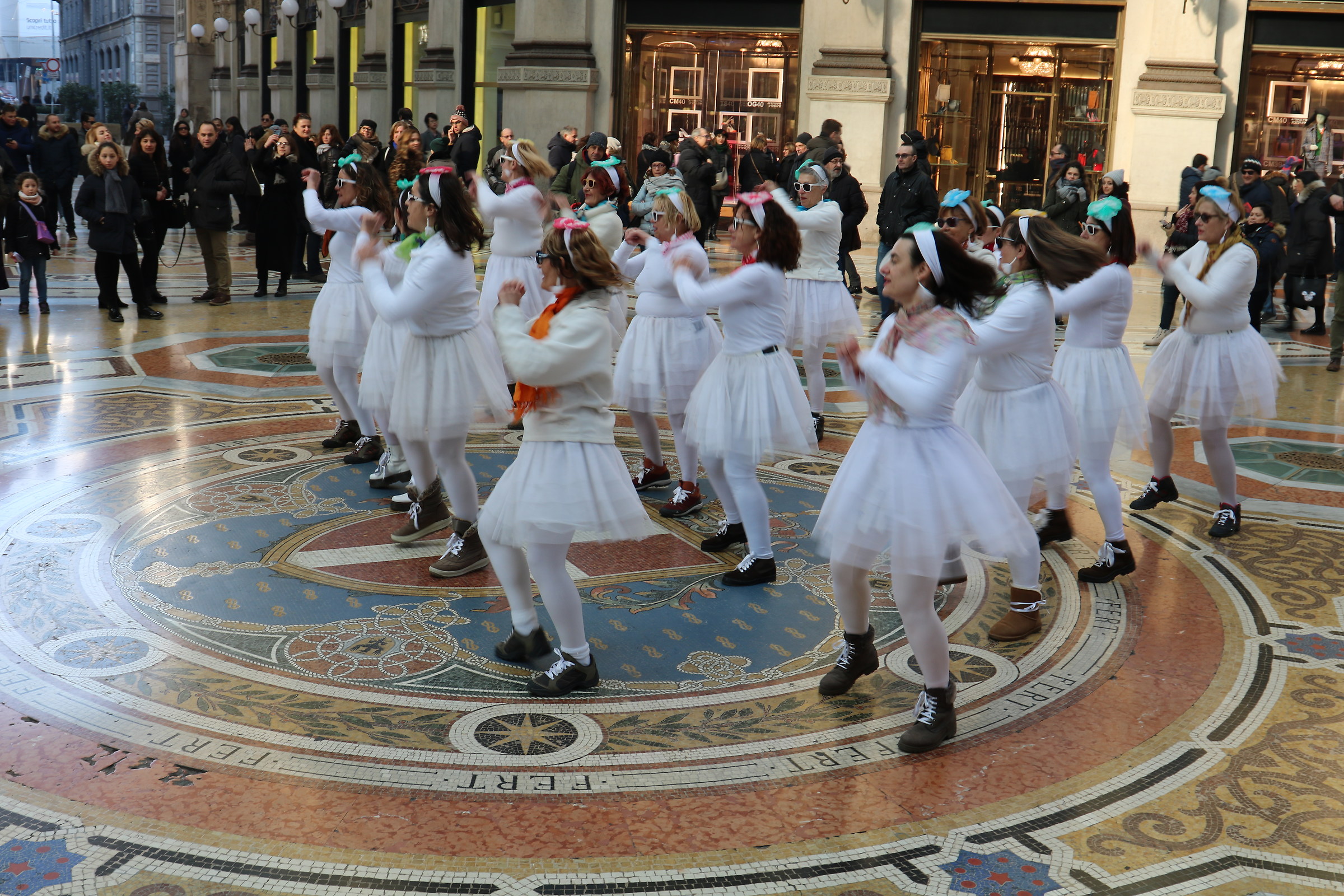 Flash mob of Ladies in Galleria Vittorio Emanuele