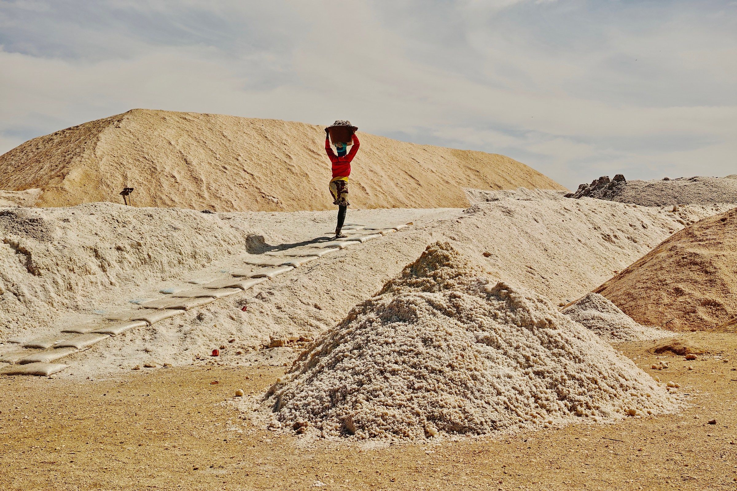 Lago Rosa, Senegal. Salt harvester
