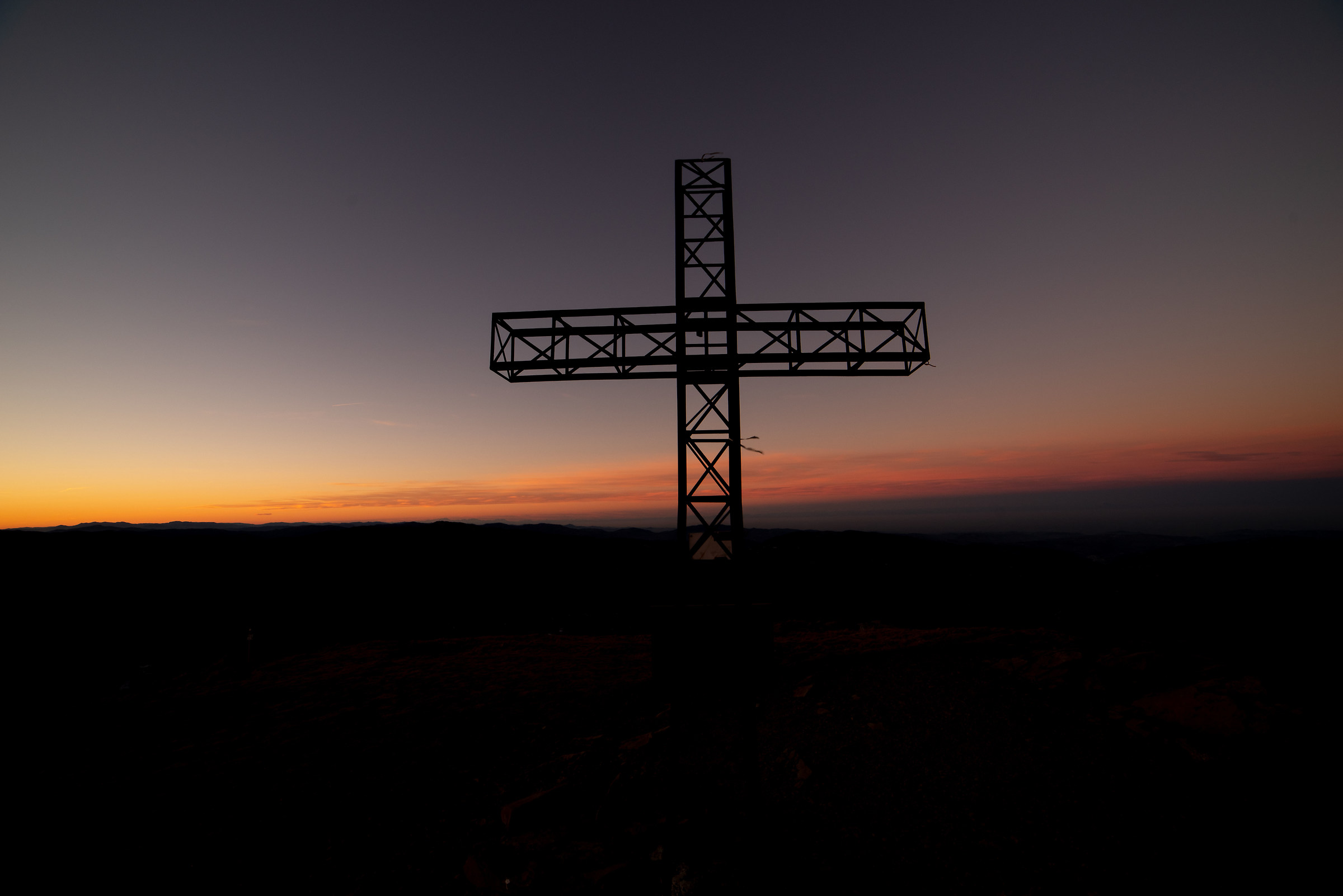Cima del Ventasso al tramonto (re)
