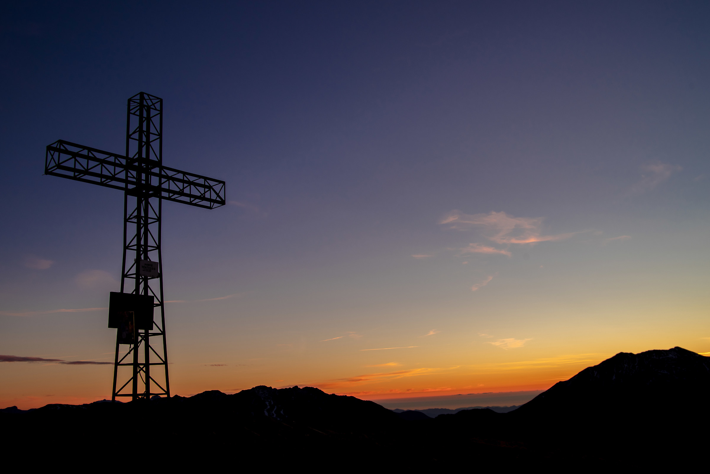 Cima del Ventasso al tramonto (re)