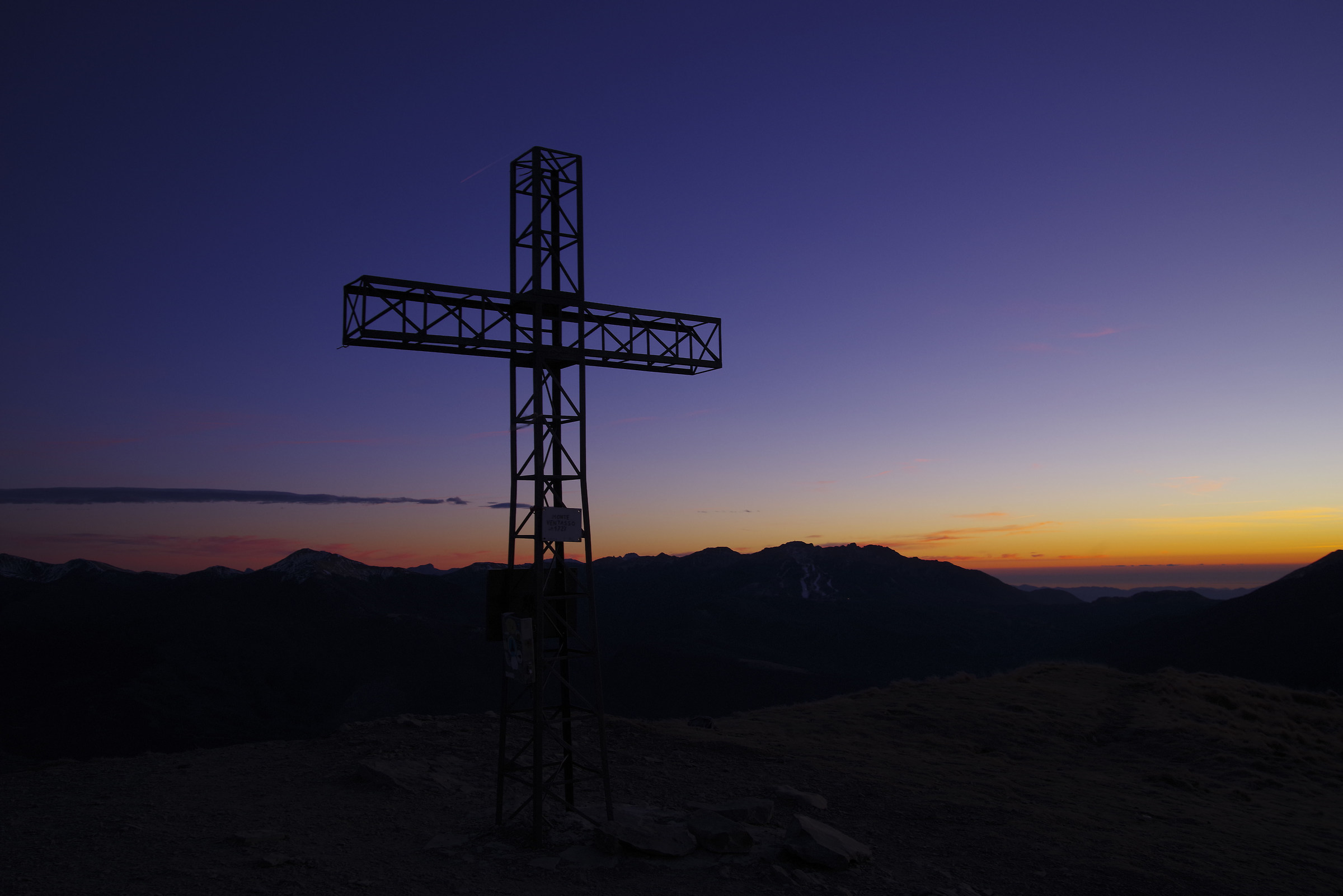 Cima del Ventasso al tramonto (re)