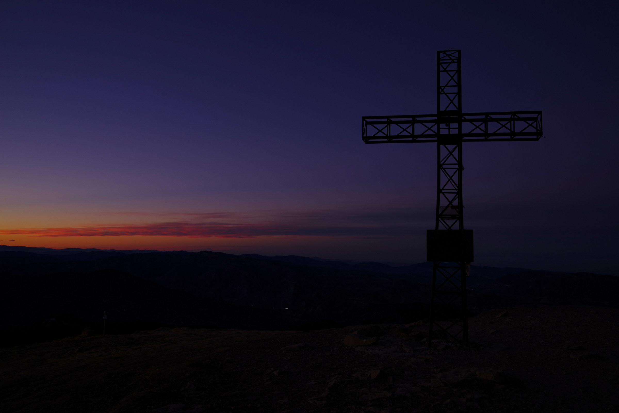 Cima del Ventasso al tramonto (re)