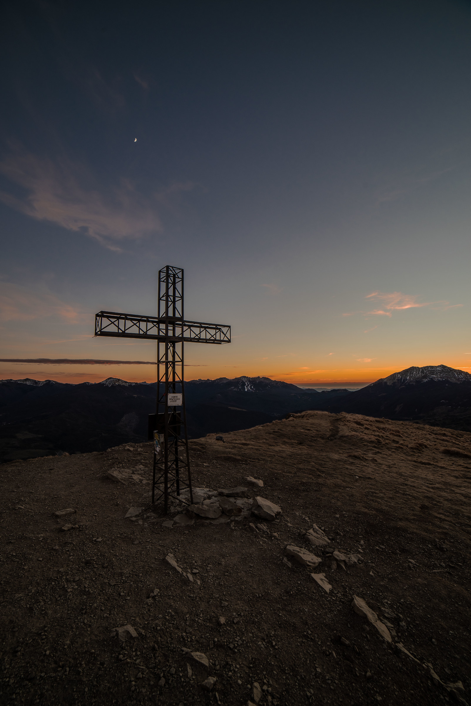 Cima del Ventasso al tramonto (re)