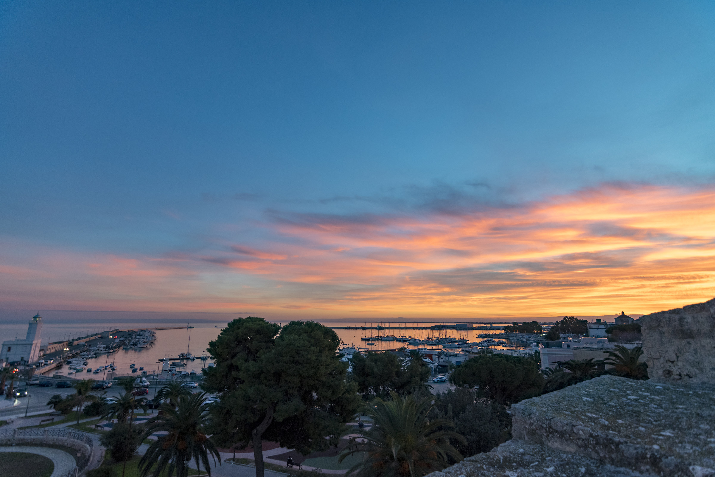 Tramonto sul porto di Manfredonia