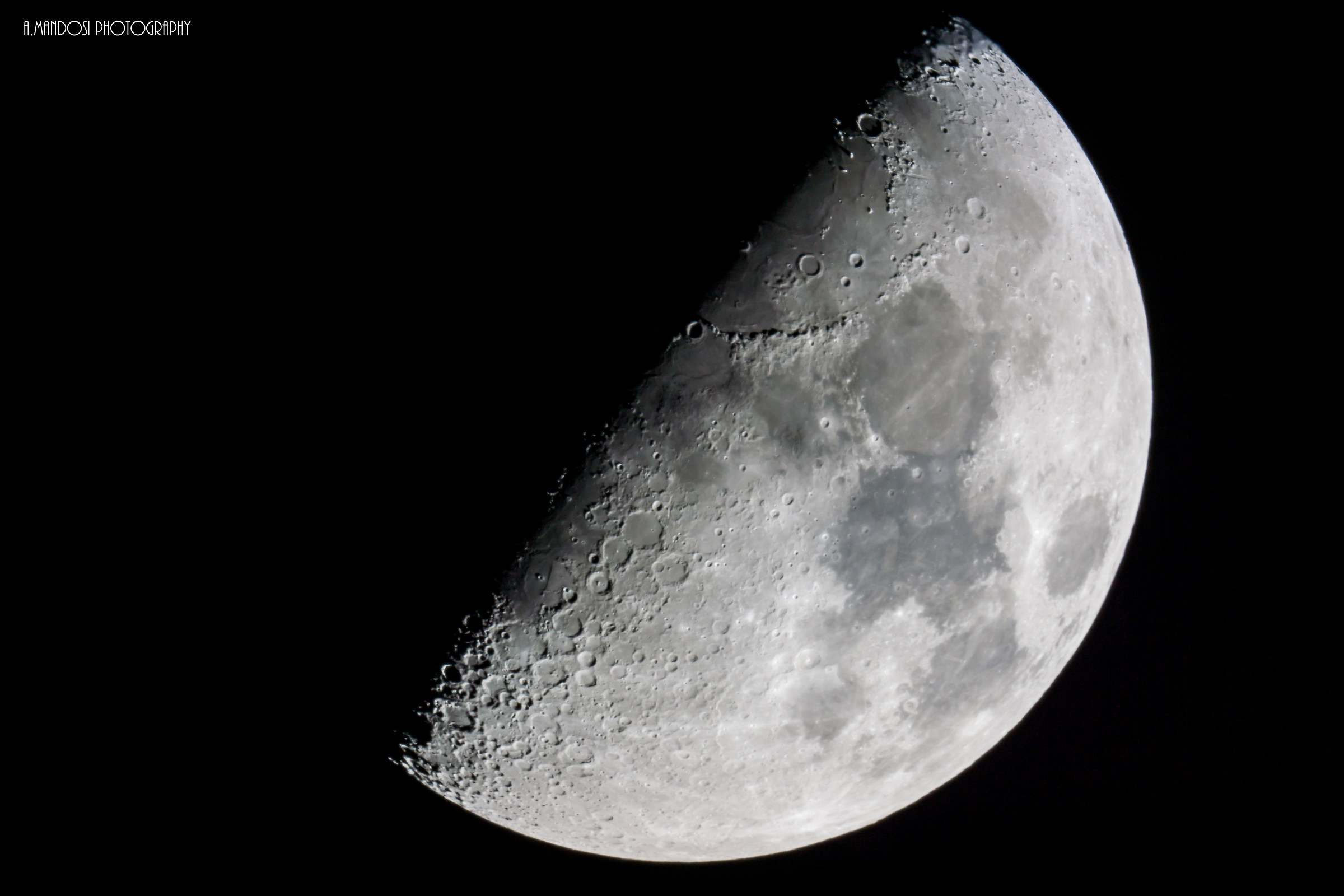 ... Moon!  And I look at the world from a porthole