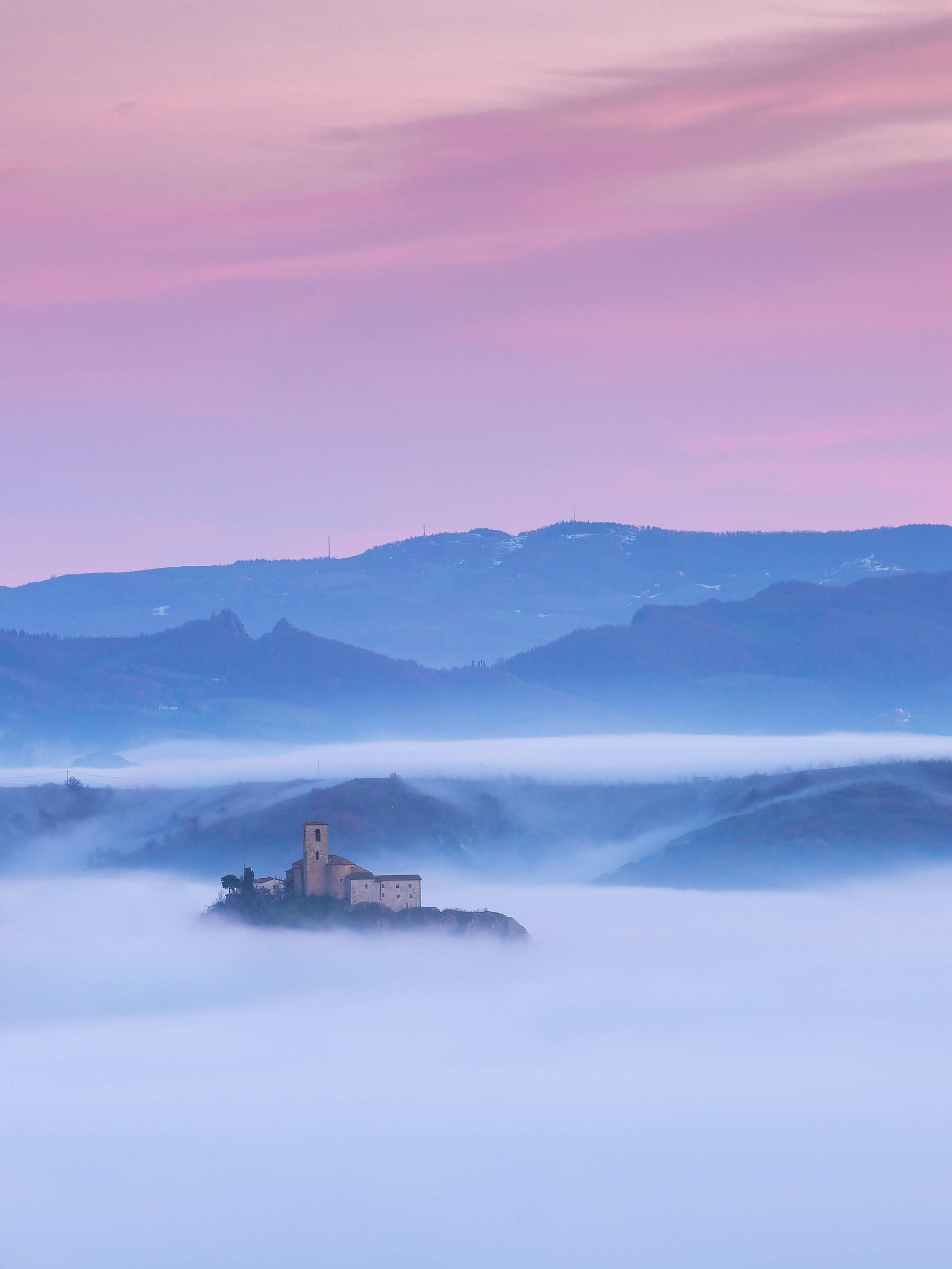 Montetiffi tra la nebbia