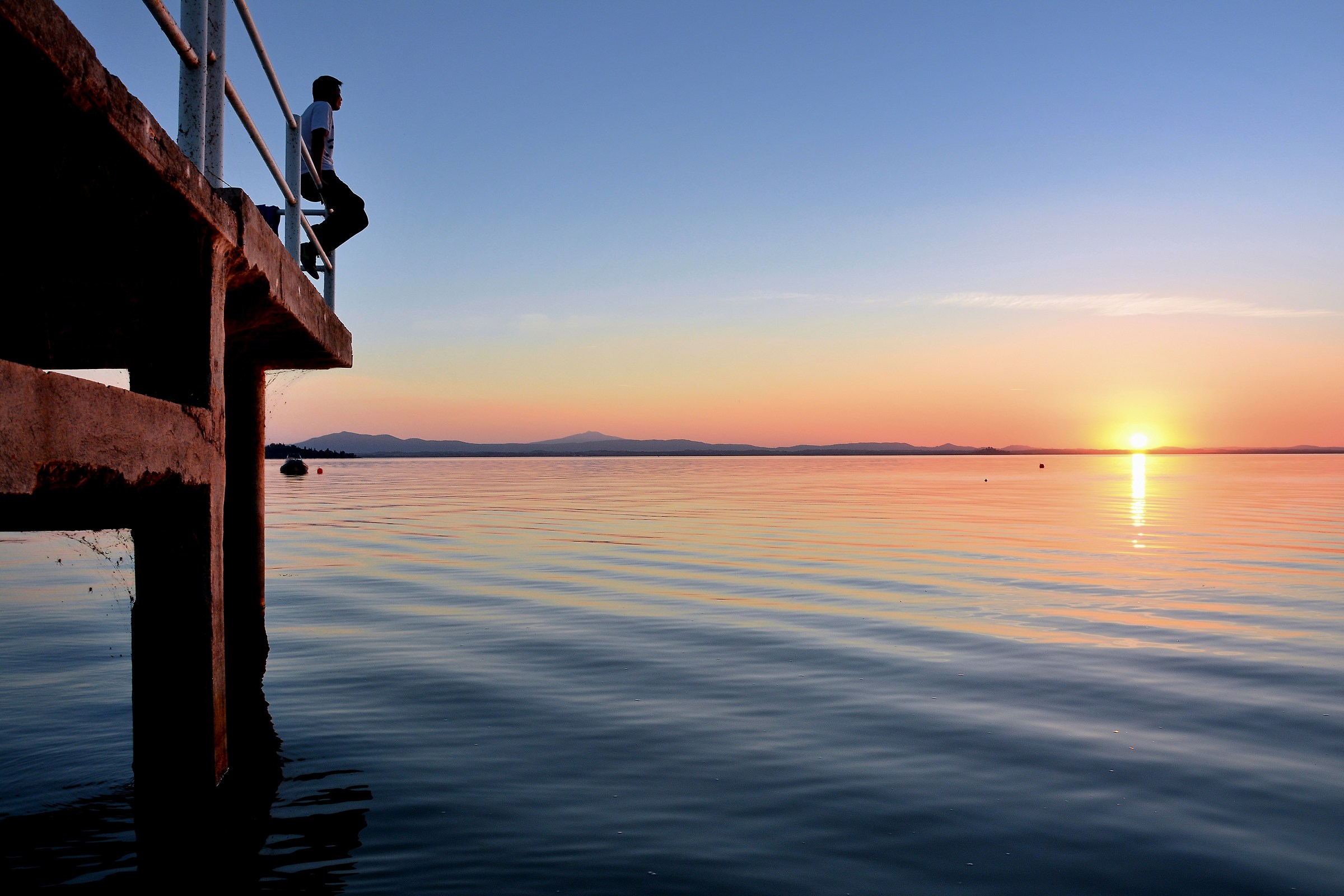Face the Sun in Lake Trasimeno