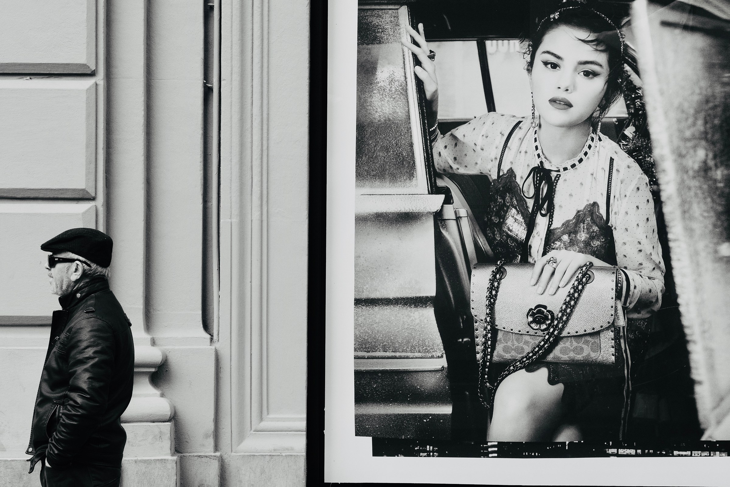 I's the moment, come out!