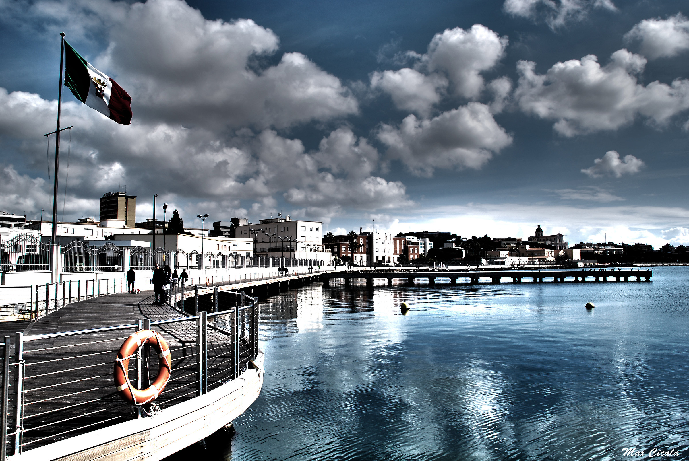 h.d.r. Cagliari molo