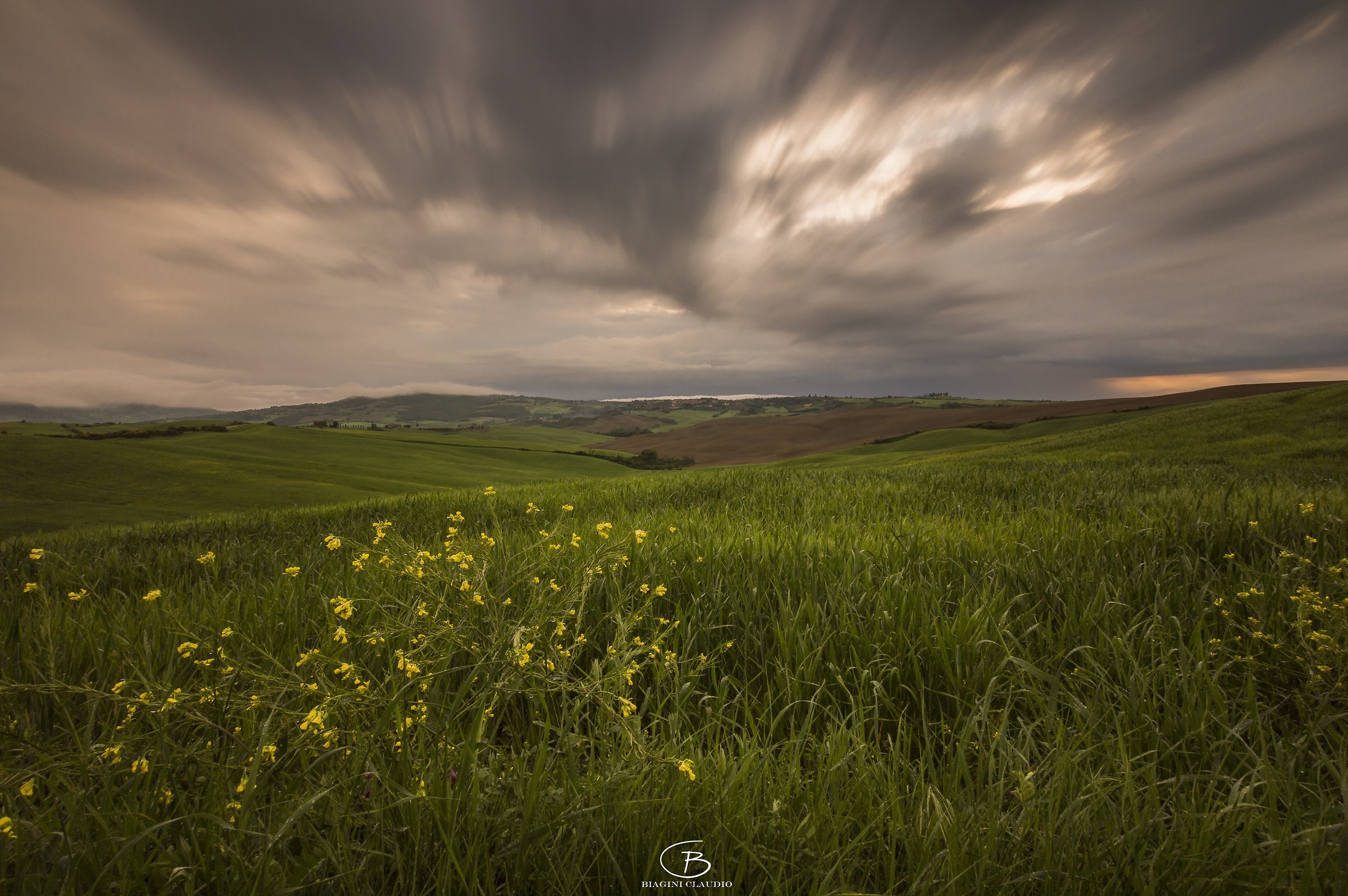 The clouds flow.....