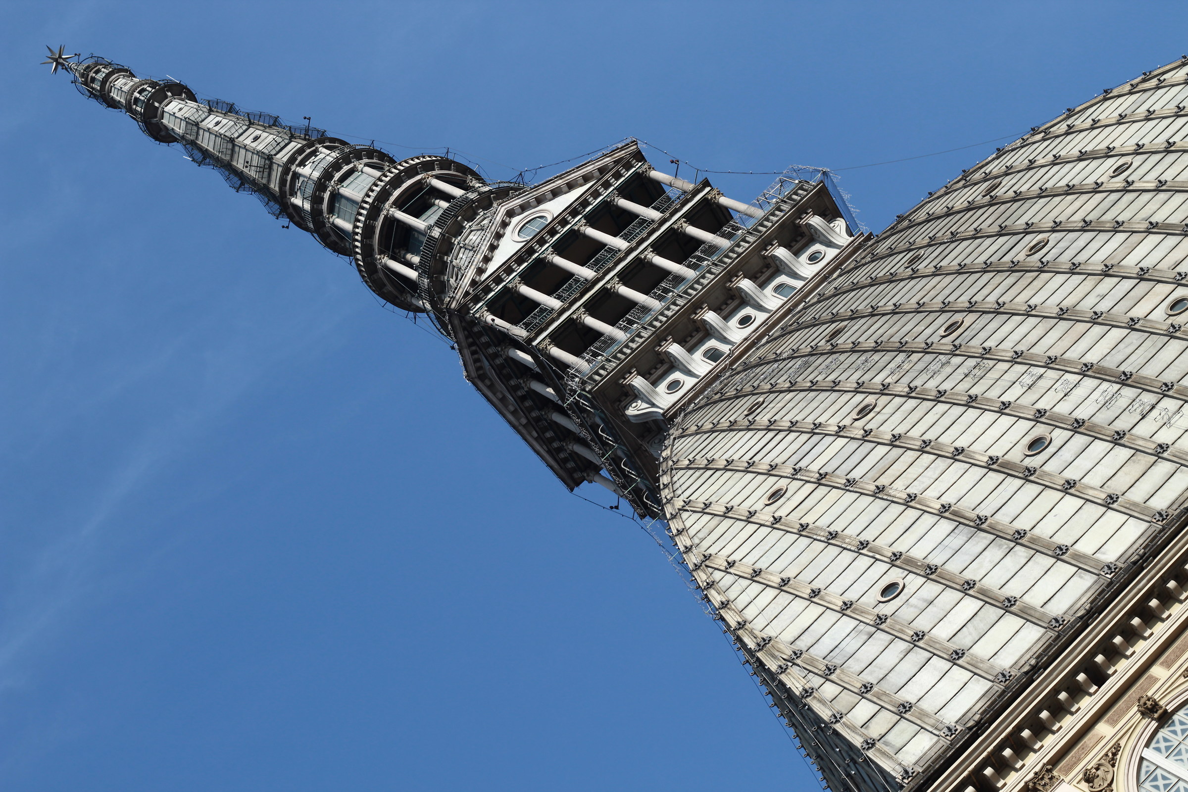 Nel blù dipinto di blù...