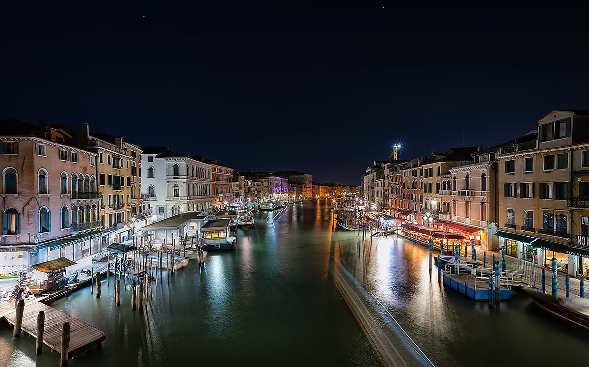 Lights and colors from the Rialto bridge