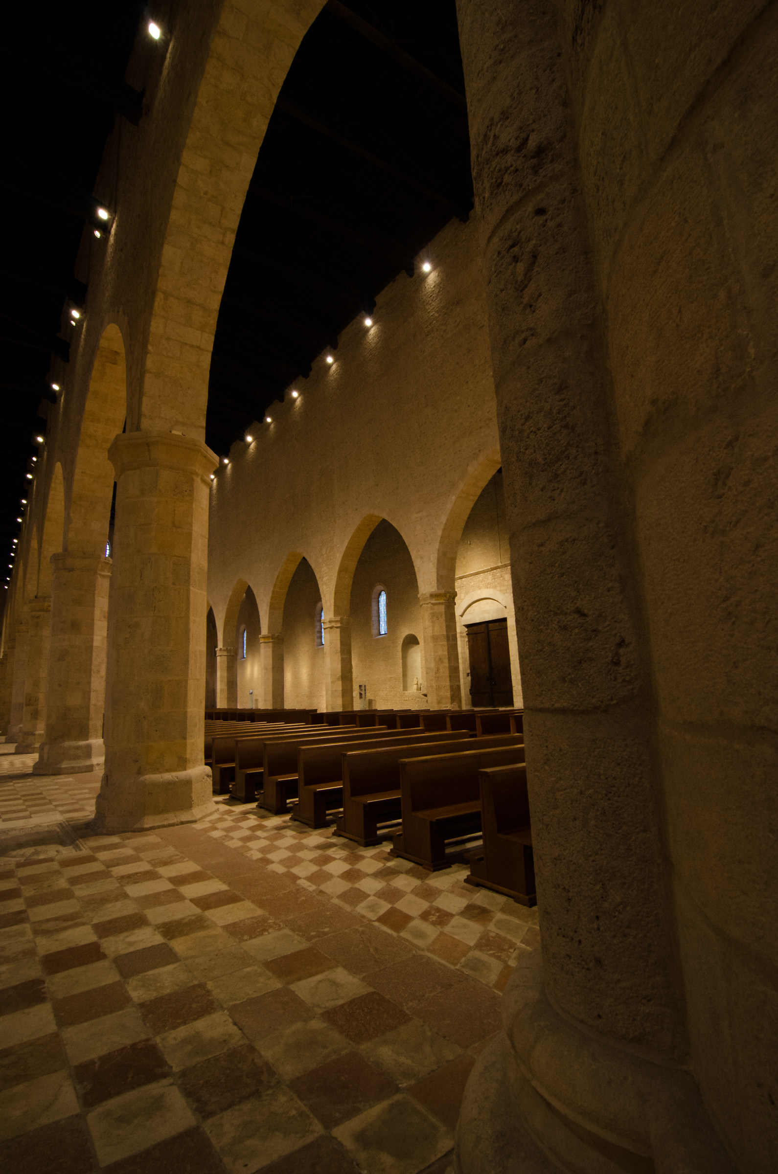 Le navate di Santa Maria di Collemaggio