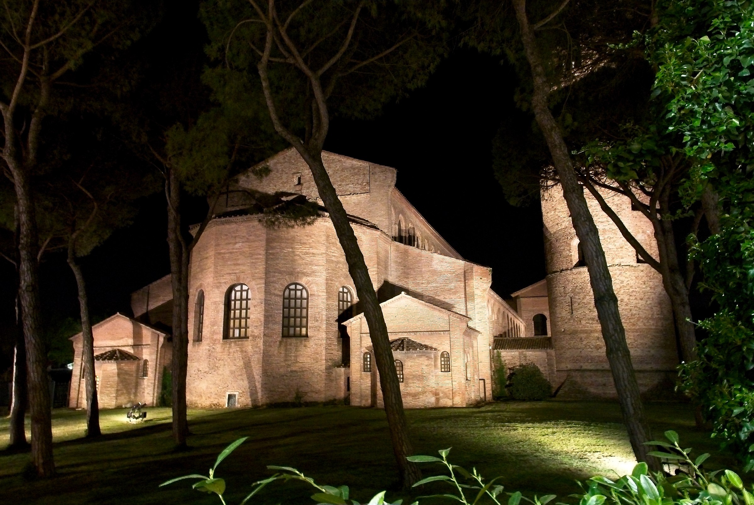 Basilica of Sant'Apollinare in the classroom