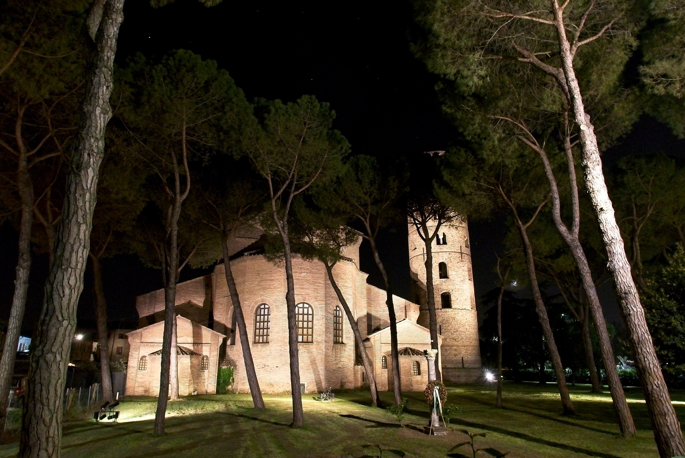 Basilica of Sant'Apollinare in the classroom