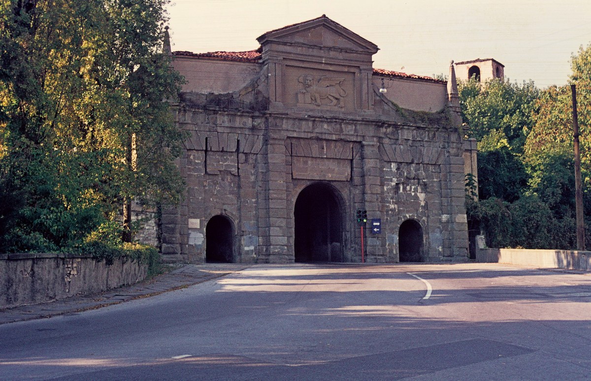 Porta S. Agostino - Mura venete