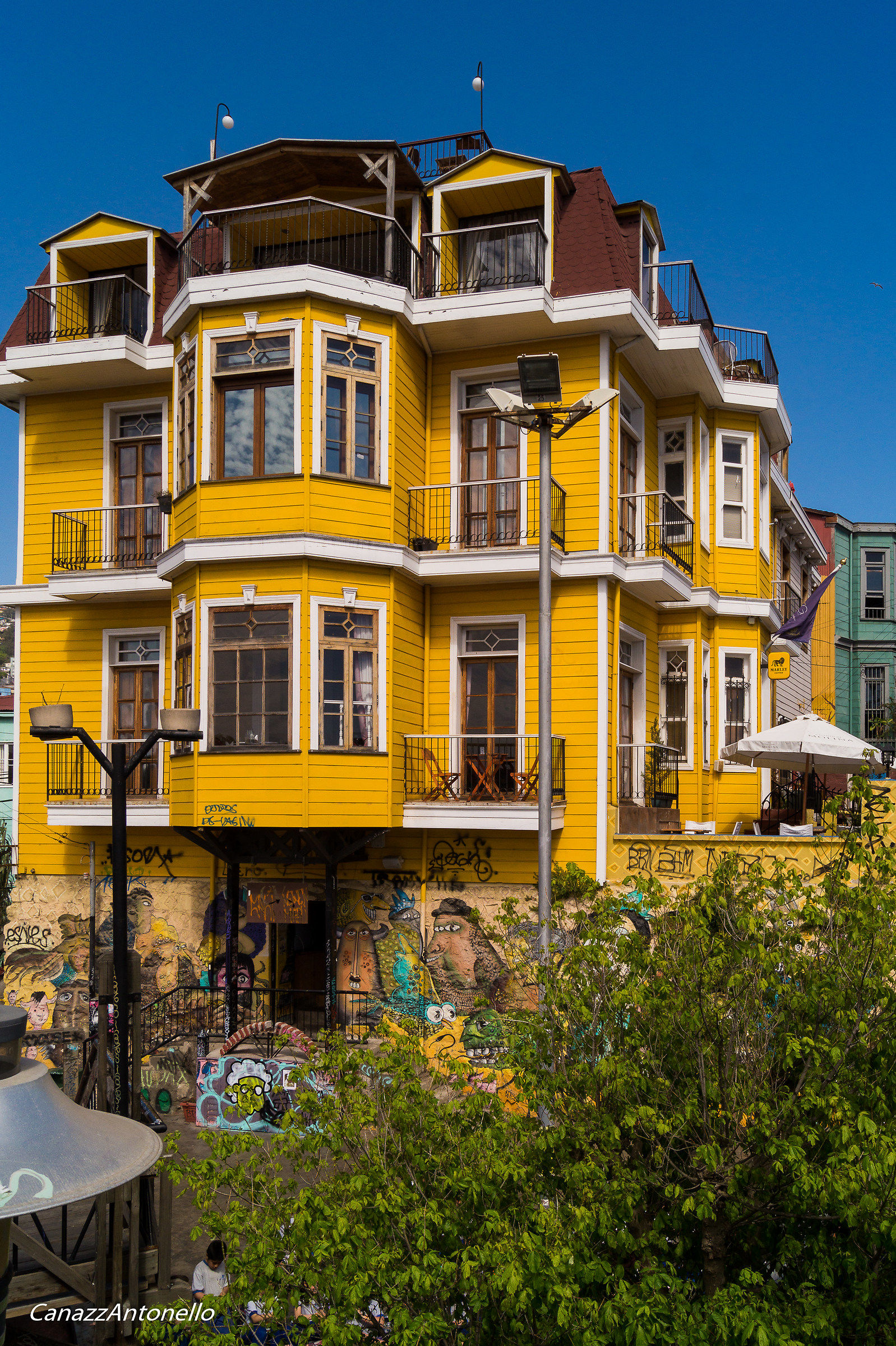Bar ristorante hotel di legno dove bevvi un caffè