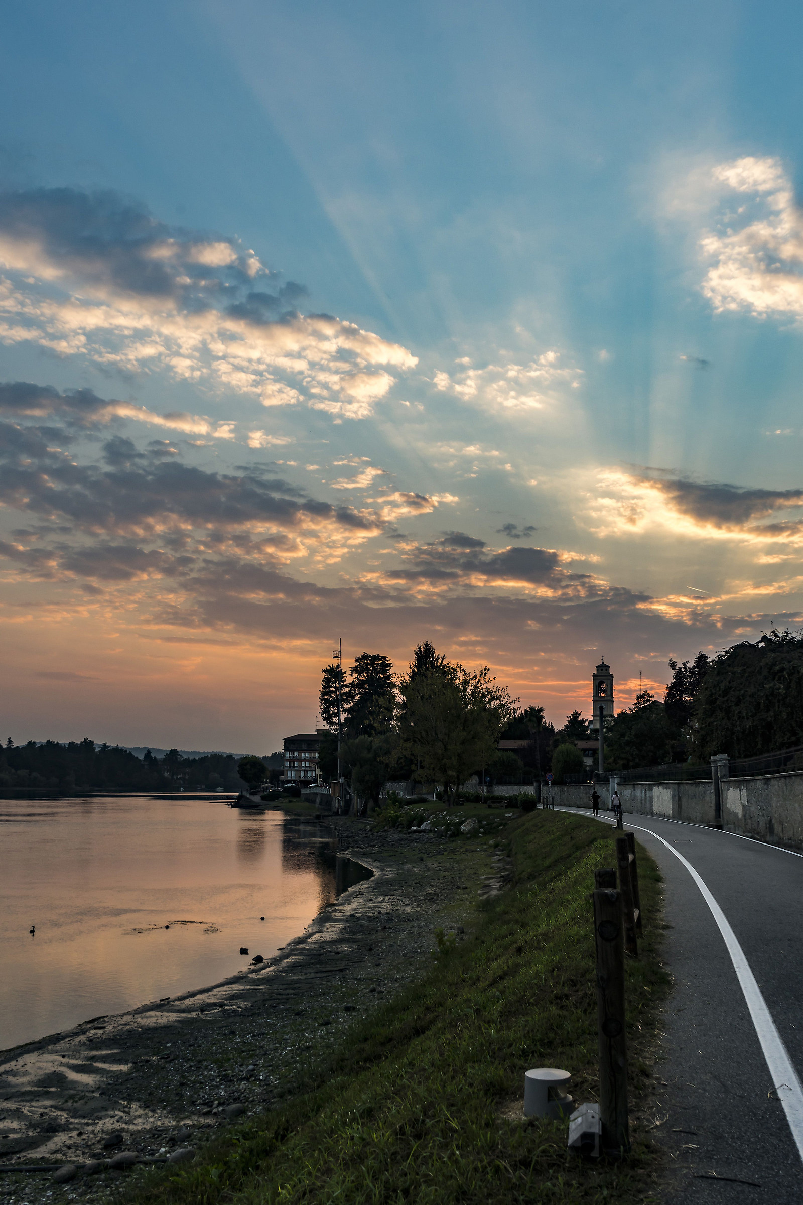 Saturday 15 September 2018, 19:20 (size 3:2)