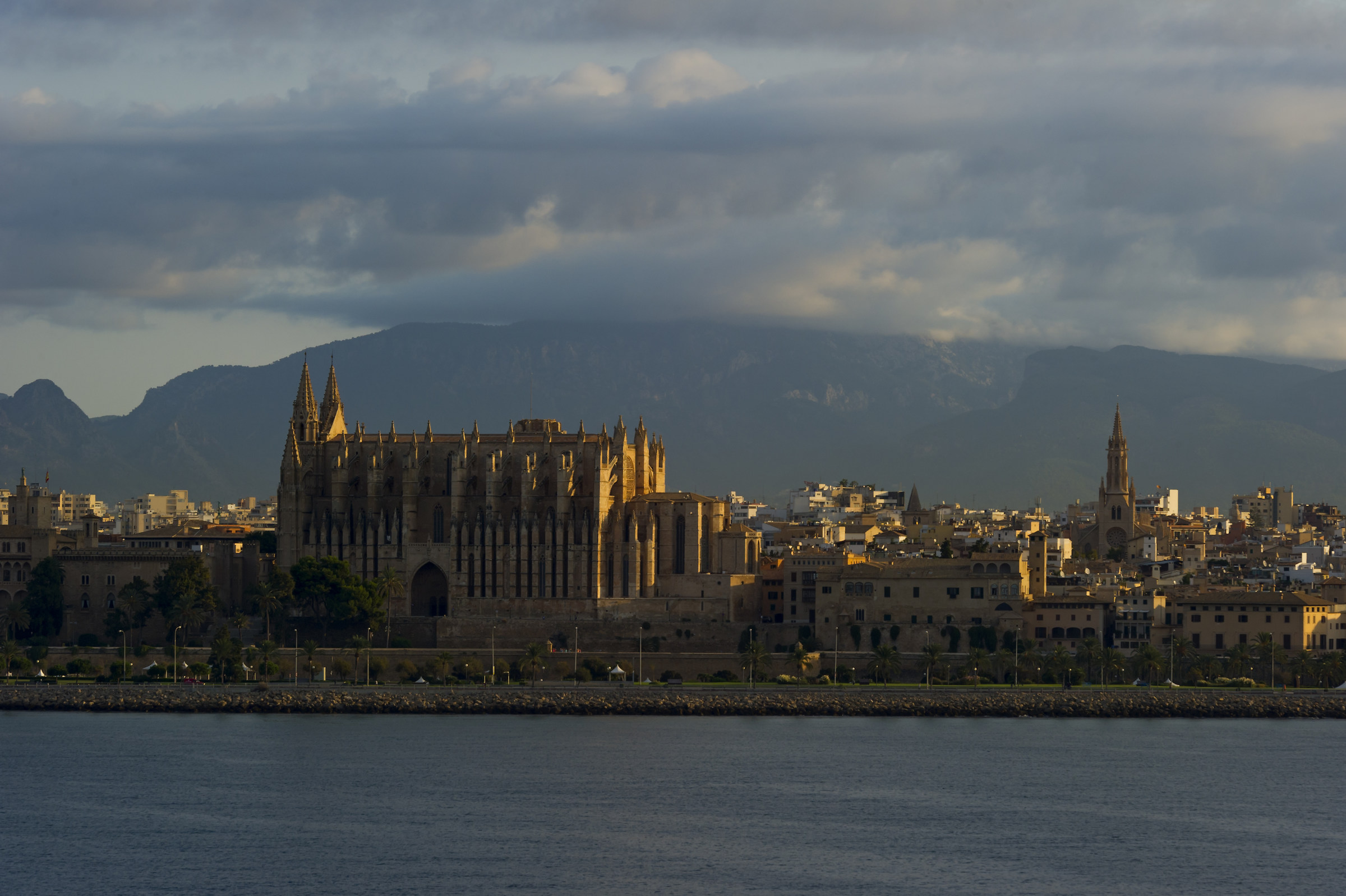 Palma di Maiorca, la Cattedrale di primo mattino