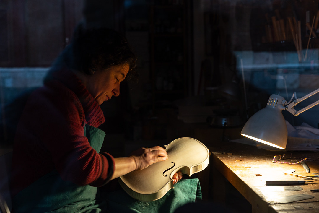 Traditional Cremonese violin Making