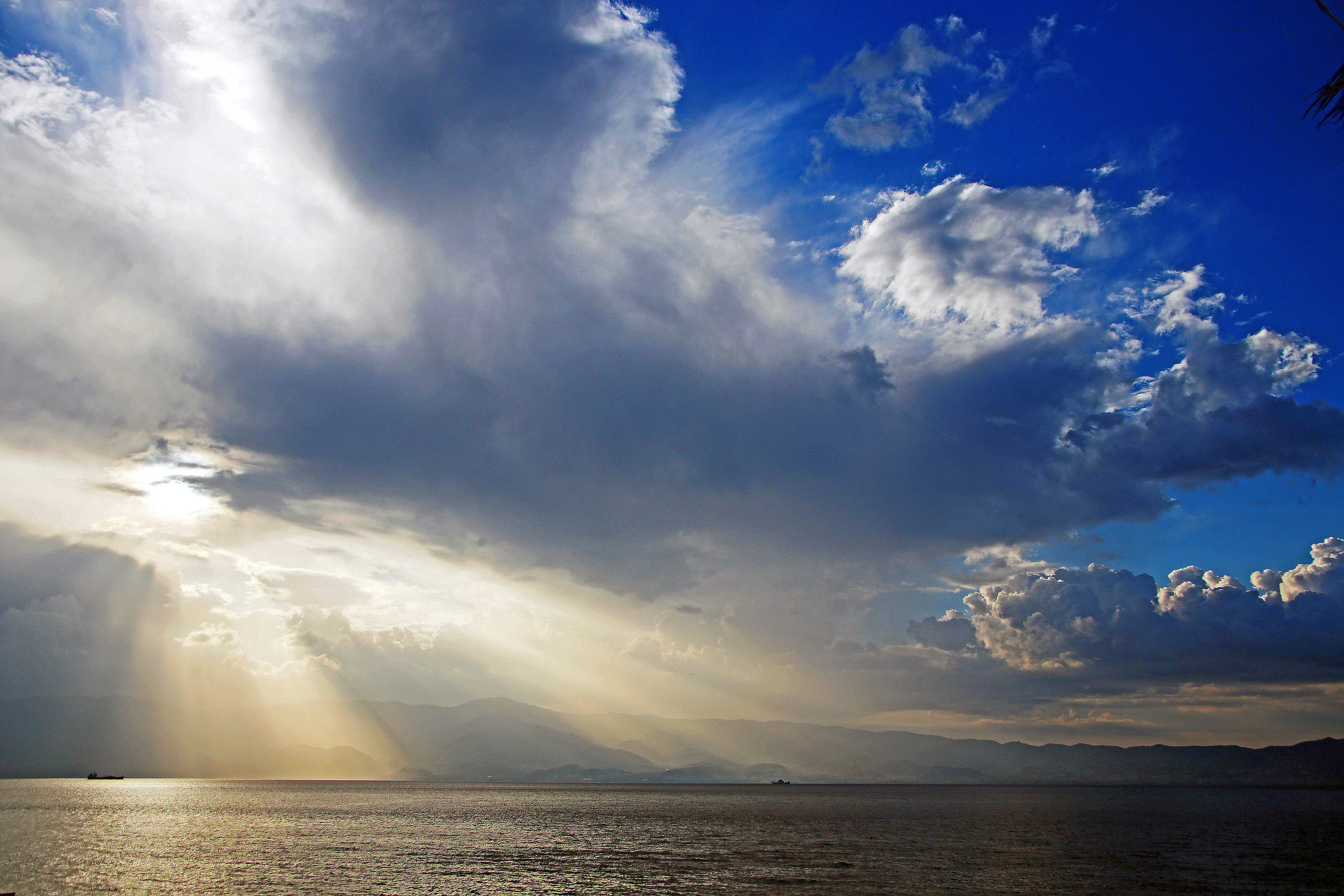 Strait of Messina: Sky of August 2016