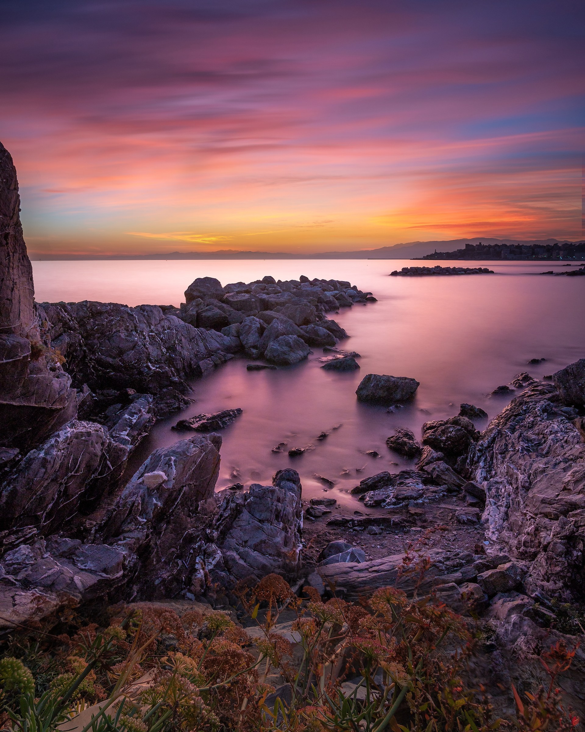 Quarter of a thousand Genoa