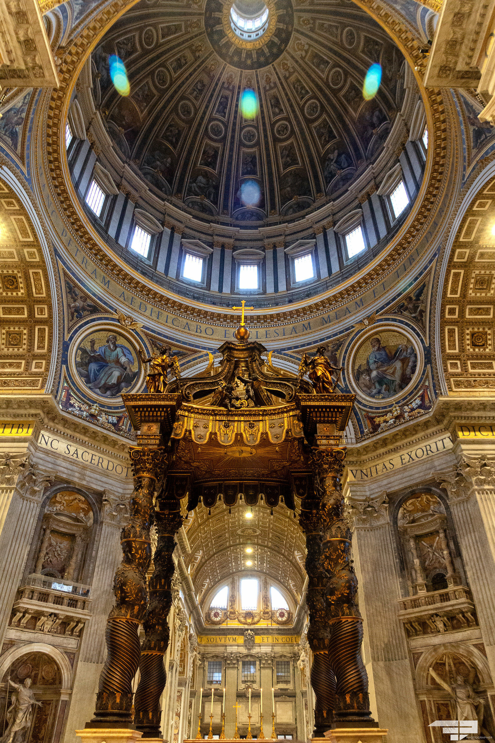 All'interno della Basilica di San Pietro