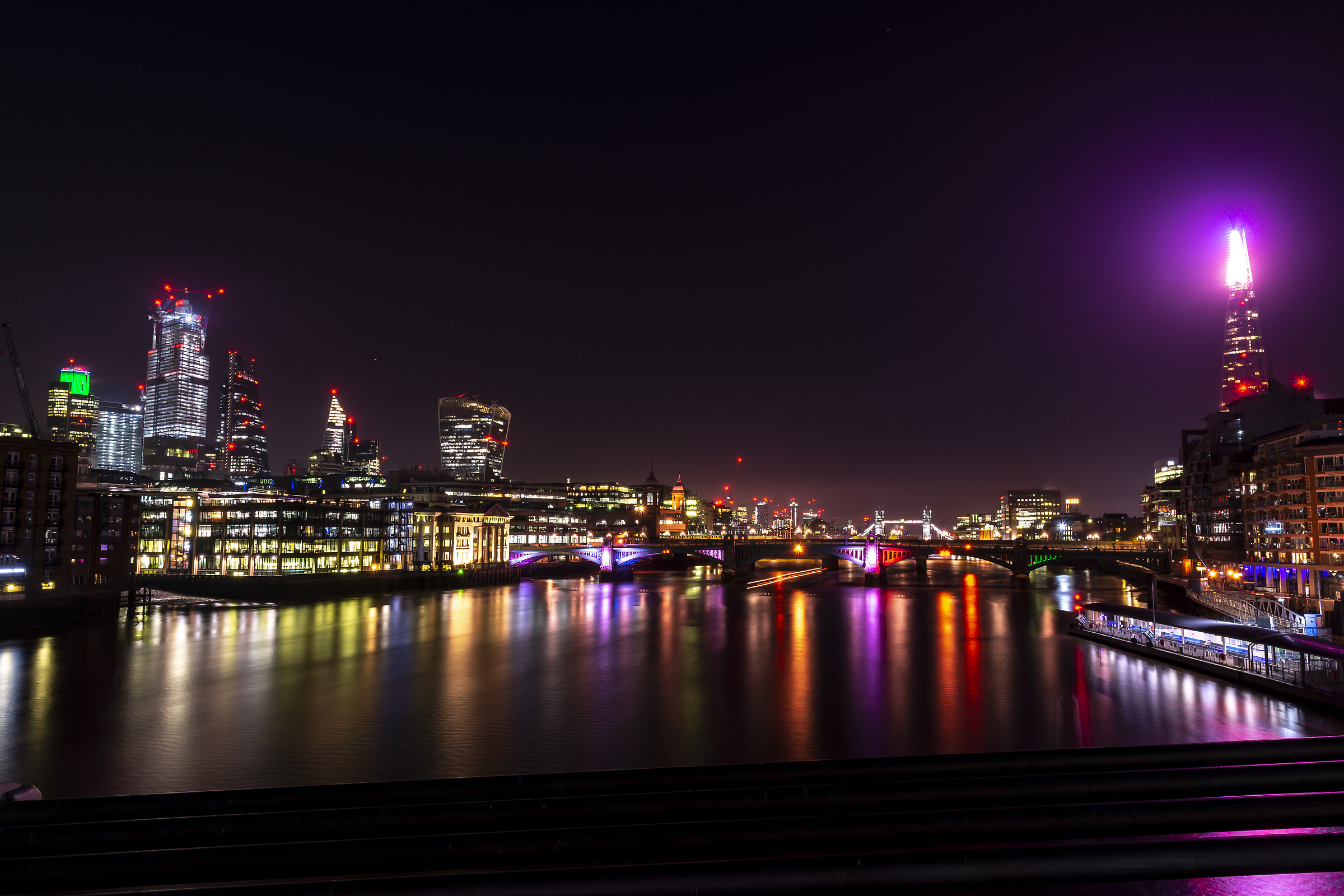vista notturna dal Millennium Bridge