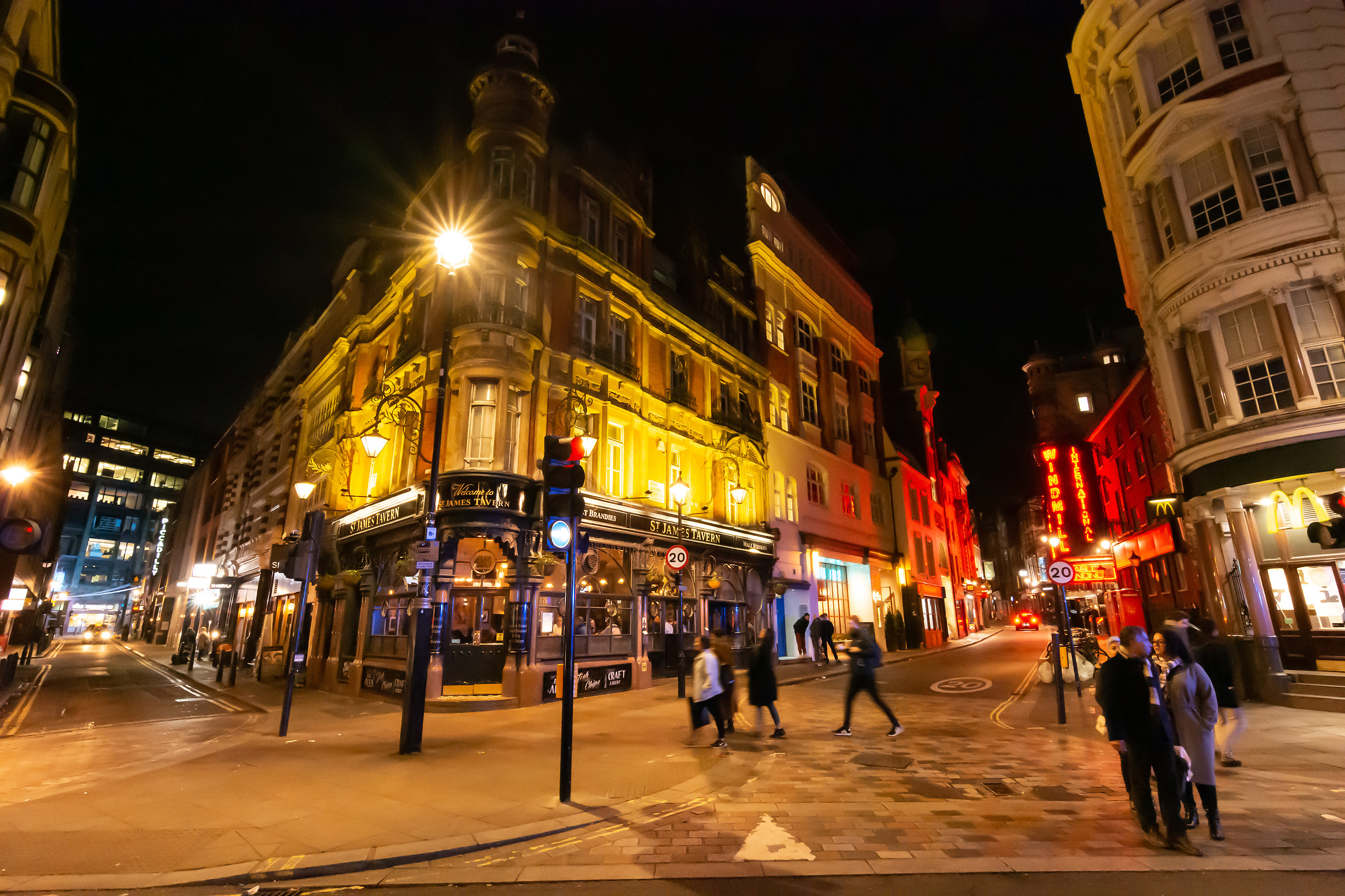 vicino a Piccadilly Circus