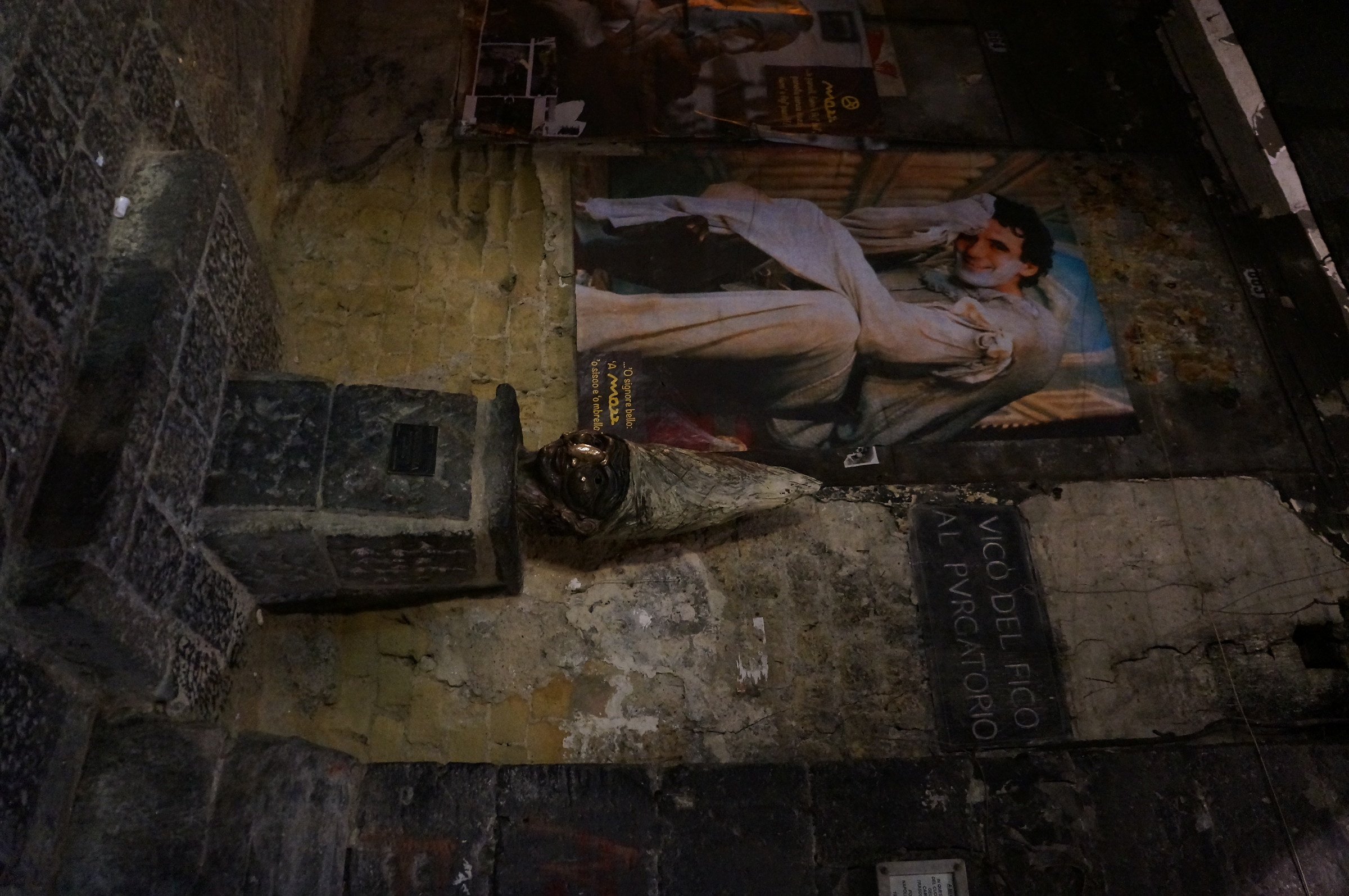 maschera di pulcinella centro storico Napoli