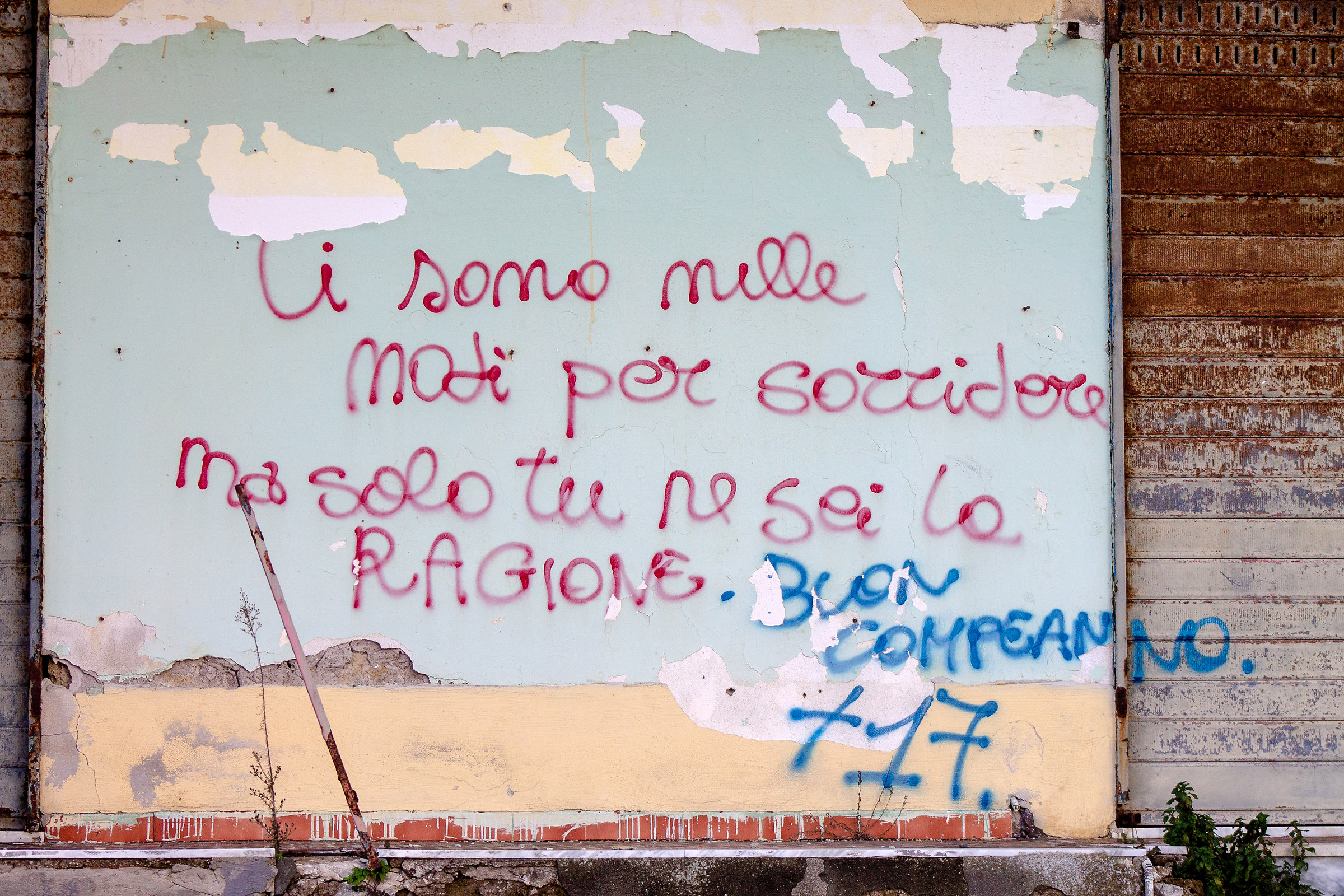 Scritte sui muri... e quando non basta c'è la ser...