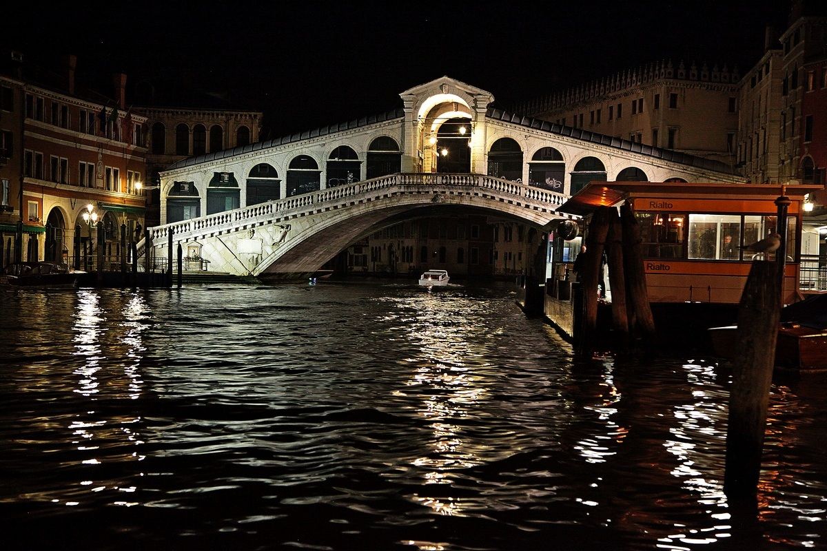 Rialto di notte