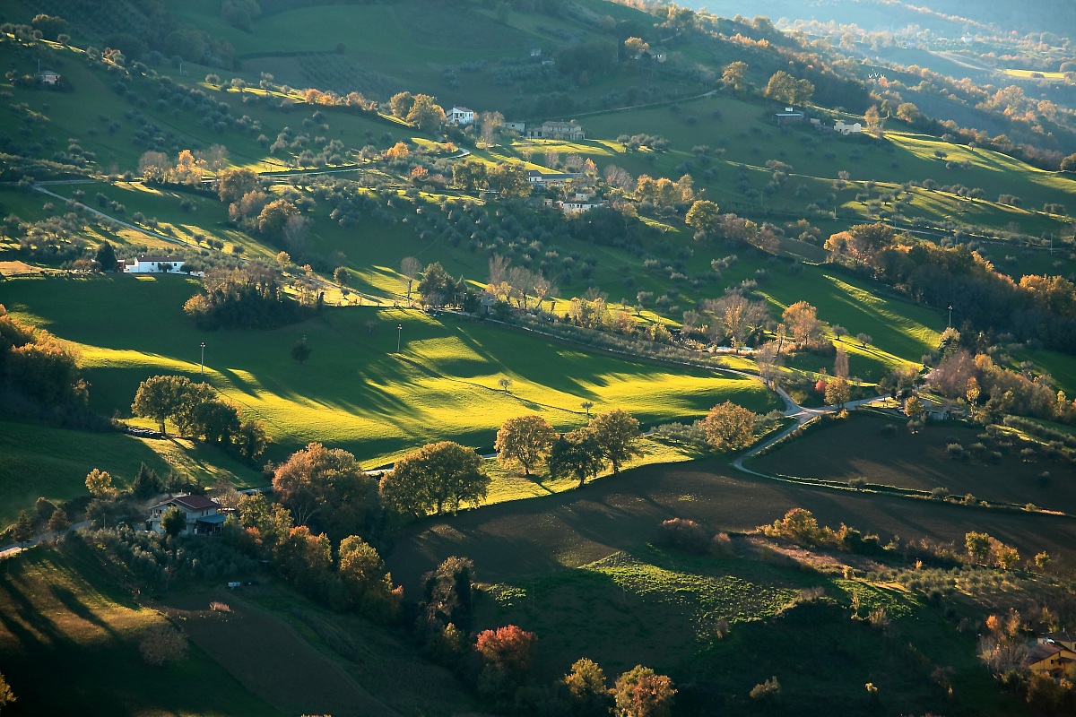 la luce radente nella mia valle.