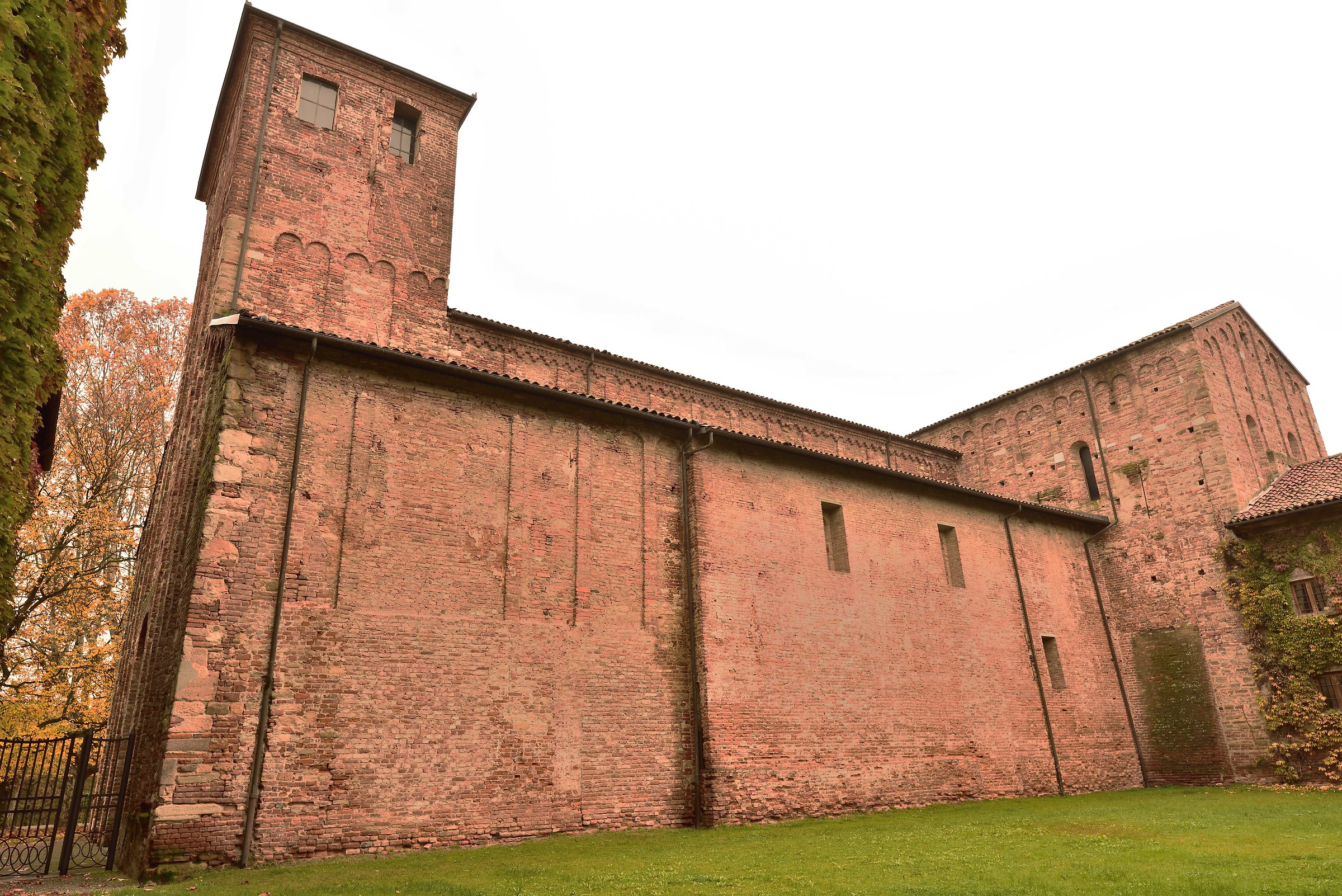 The abbey from inside the cloister
