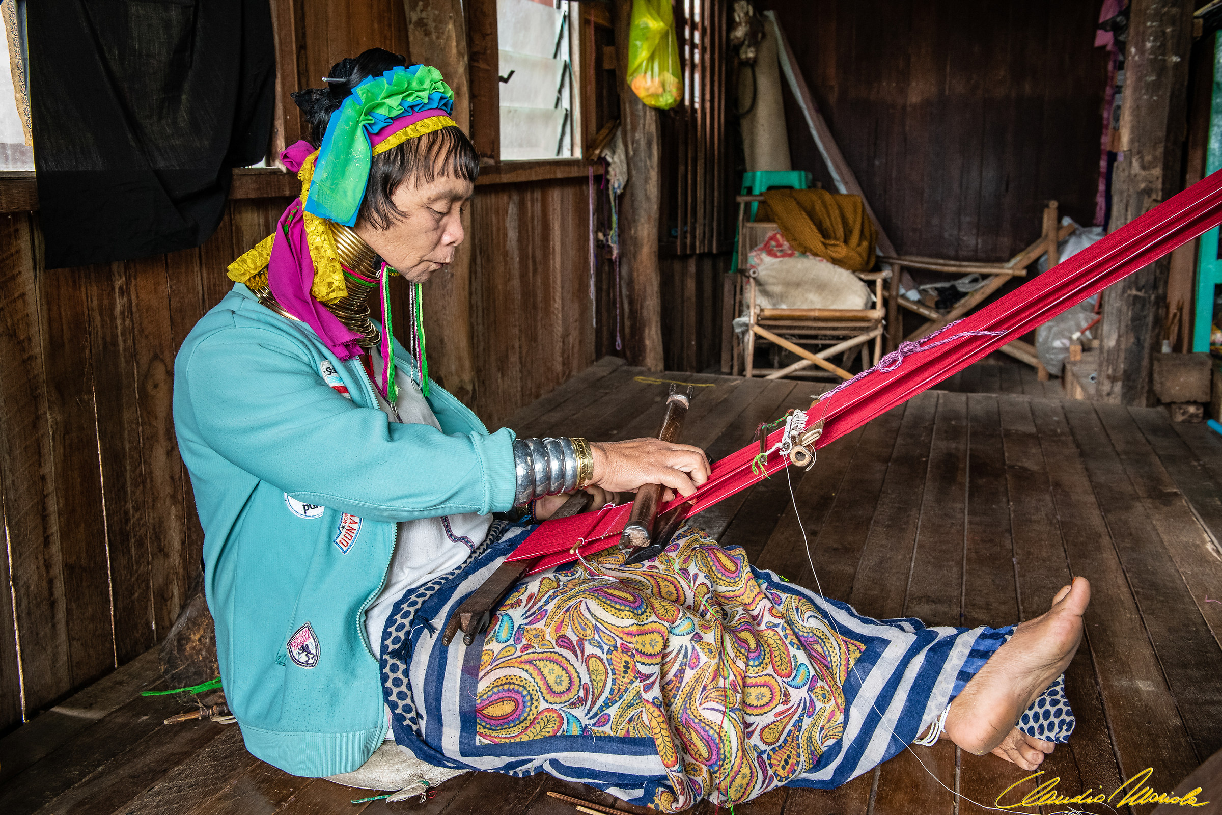 Kayan lady at work