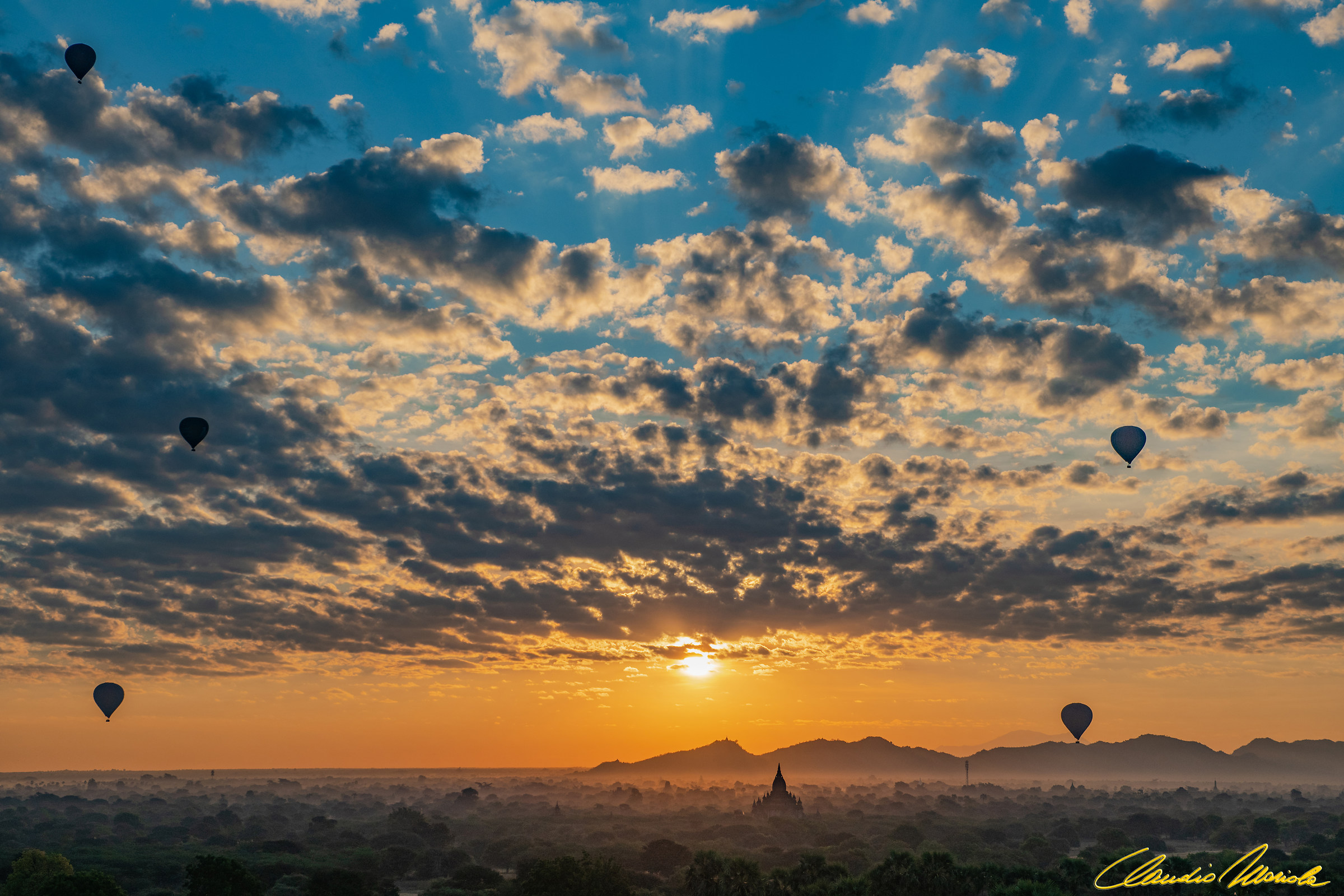 Awesome sunrise in Bagan