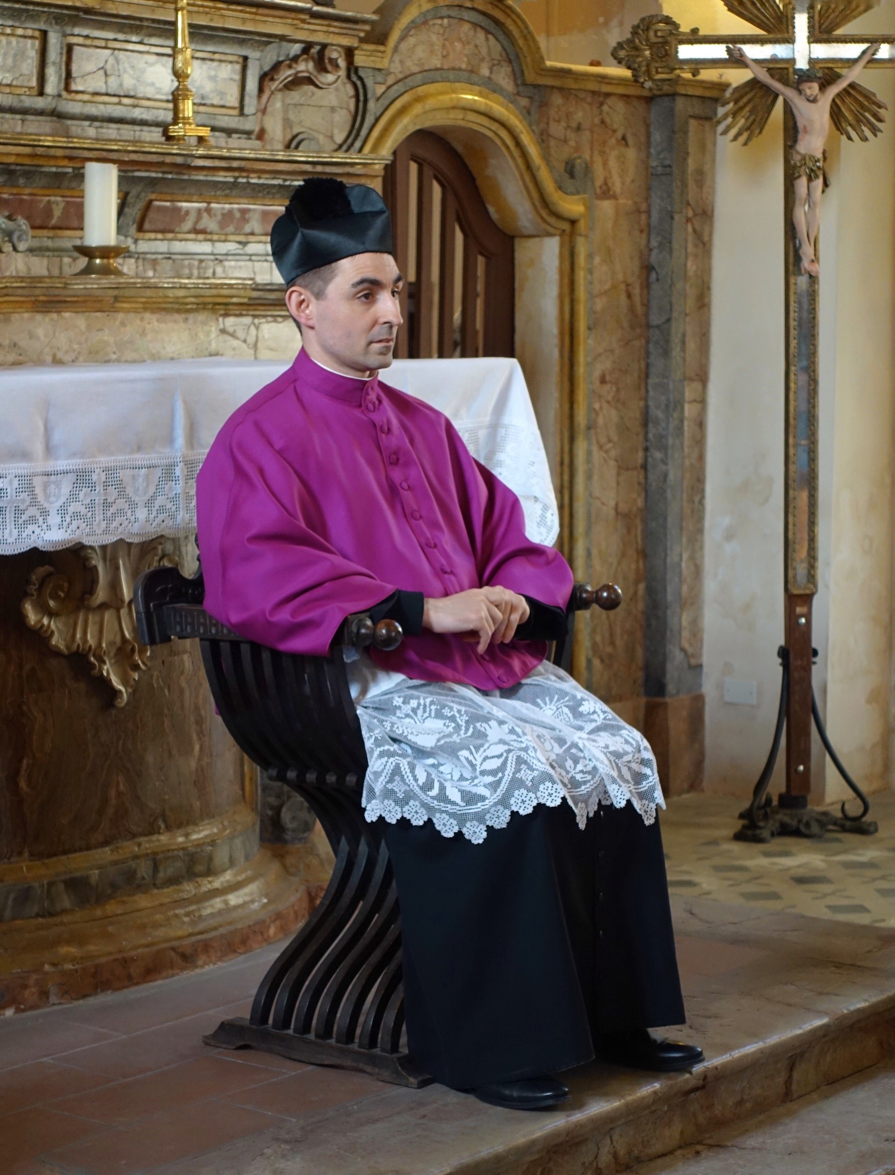 Don Leo. Neo Parroco, giovane, italiano, una rarità.