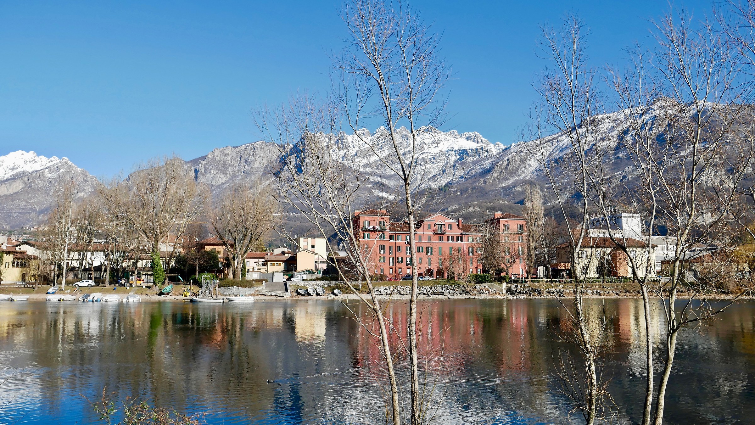 Pescarenico, clear winter day