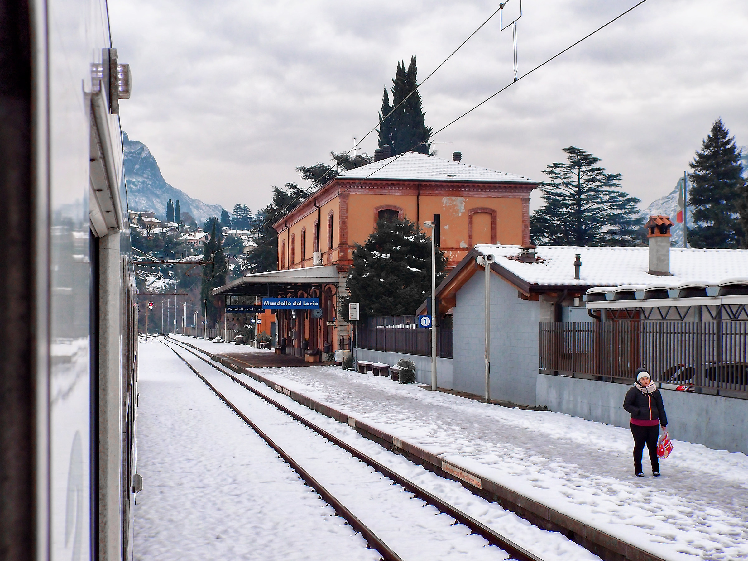 Stazione di Mandello del Lario, Lago di Como