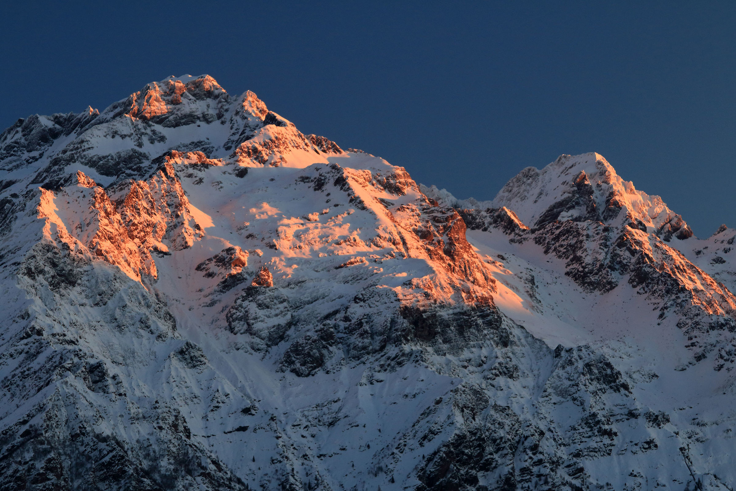 The first light on the "Colossi"