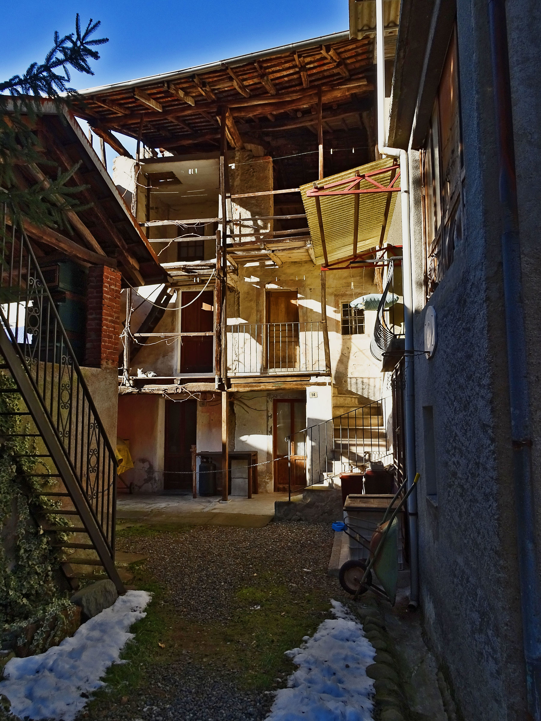 Life Courtyards Gone away