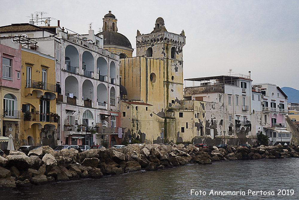ischia porto: la spiaggia dei pescatori
