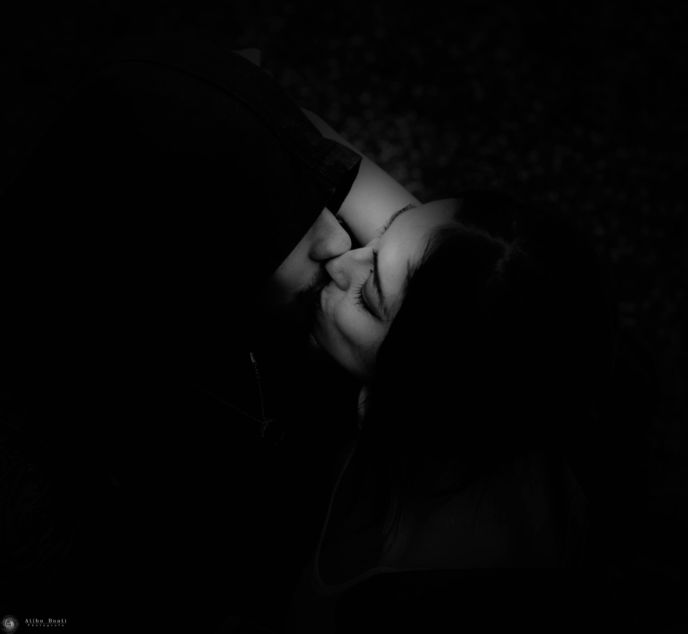 The Dark Alo Kiss