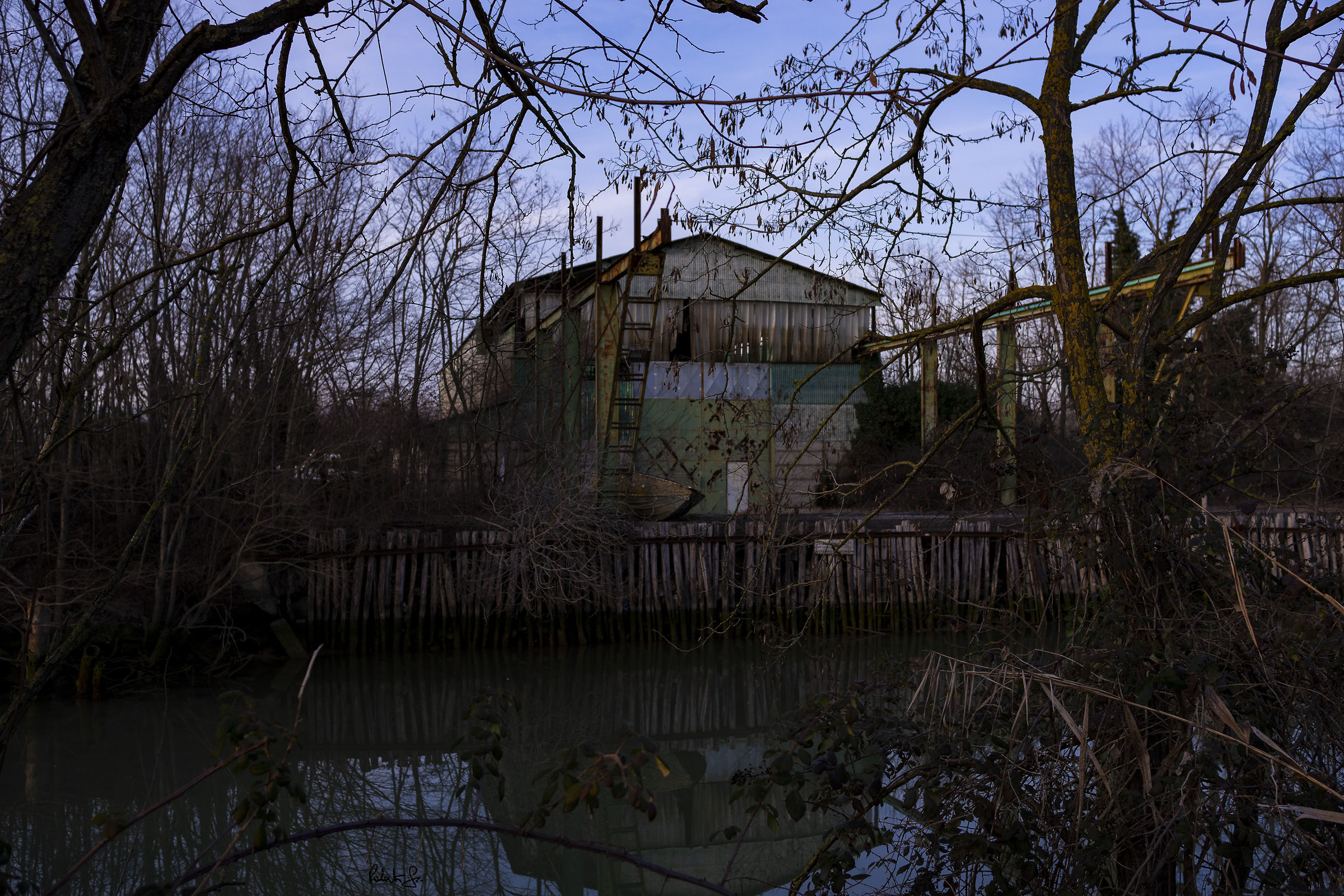 Vecchia rimessa per natanti